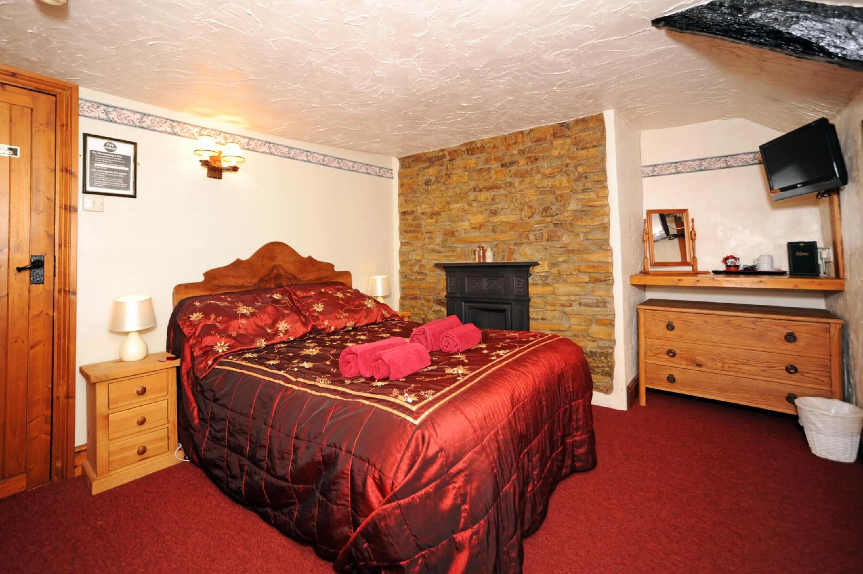 Bedroom, Bed in The West Country Inn