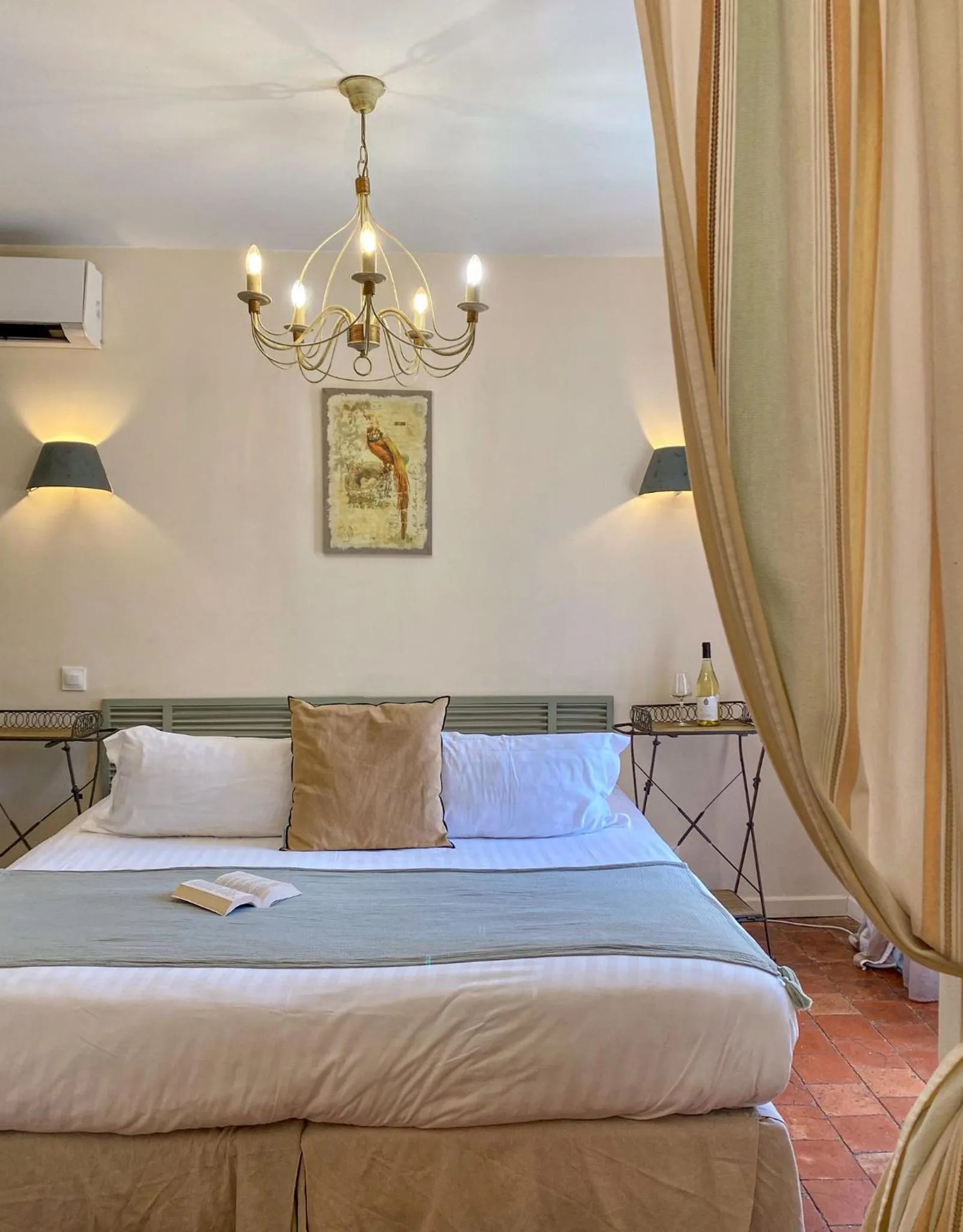 Bedroom, Bed in Château le Bouïs