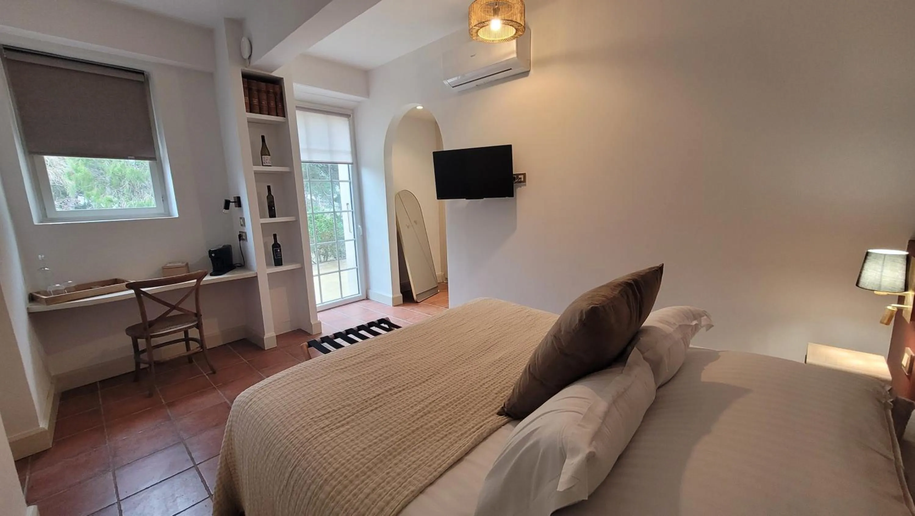 TV and multimedia, Bed in Château le Bouïs