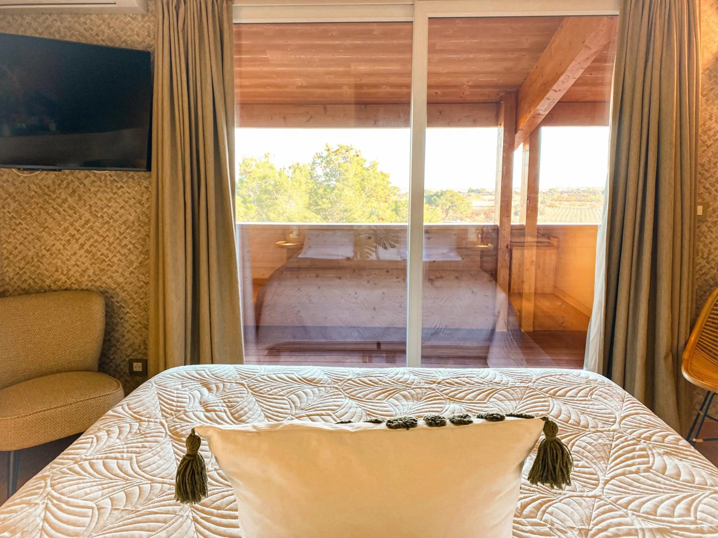 Bedroom, Bed in Château le Bouïs