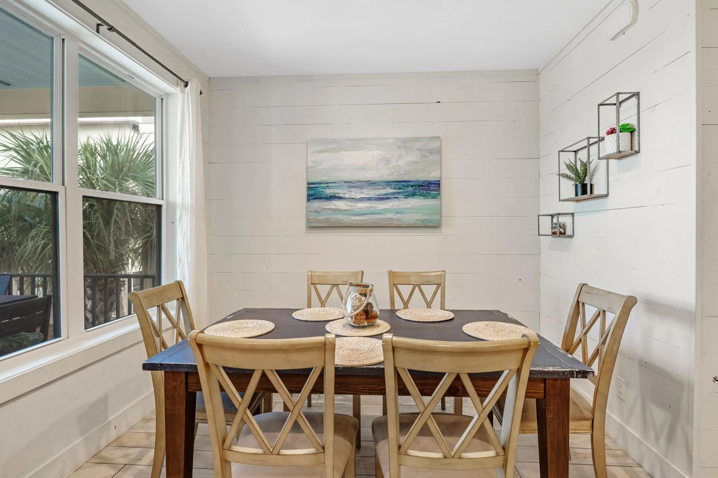 Dining area in TRUE BLUE-Coastal cottage-3 min walk to beach! POOL!