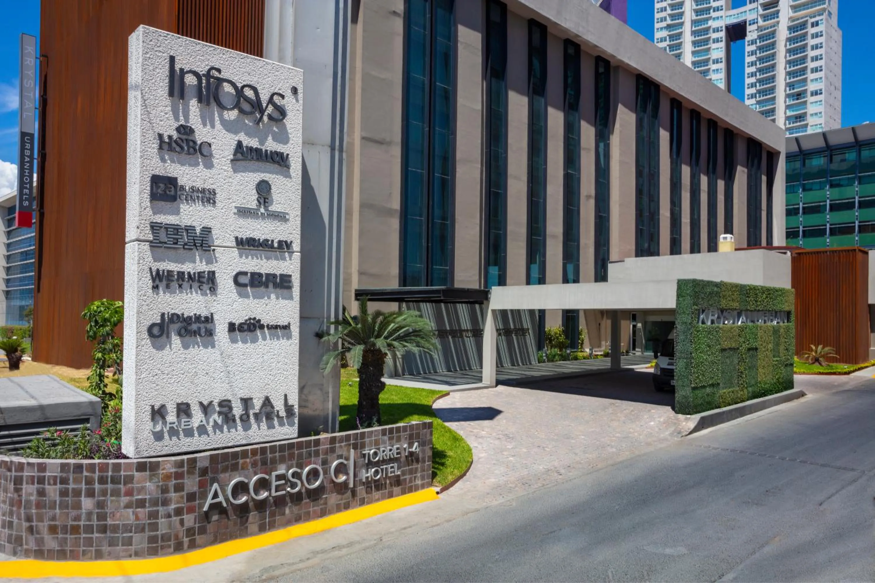 Property building in Krystal Urban Monterrey San Jeronimo