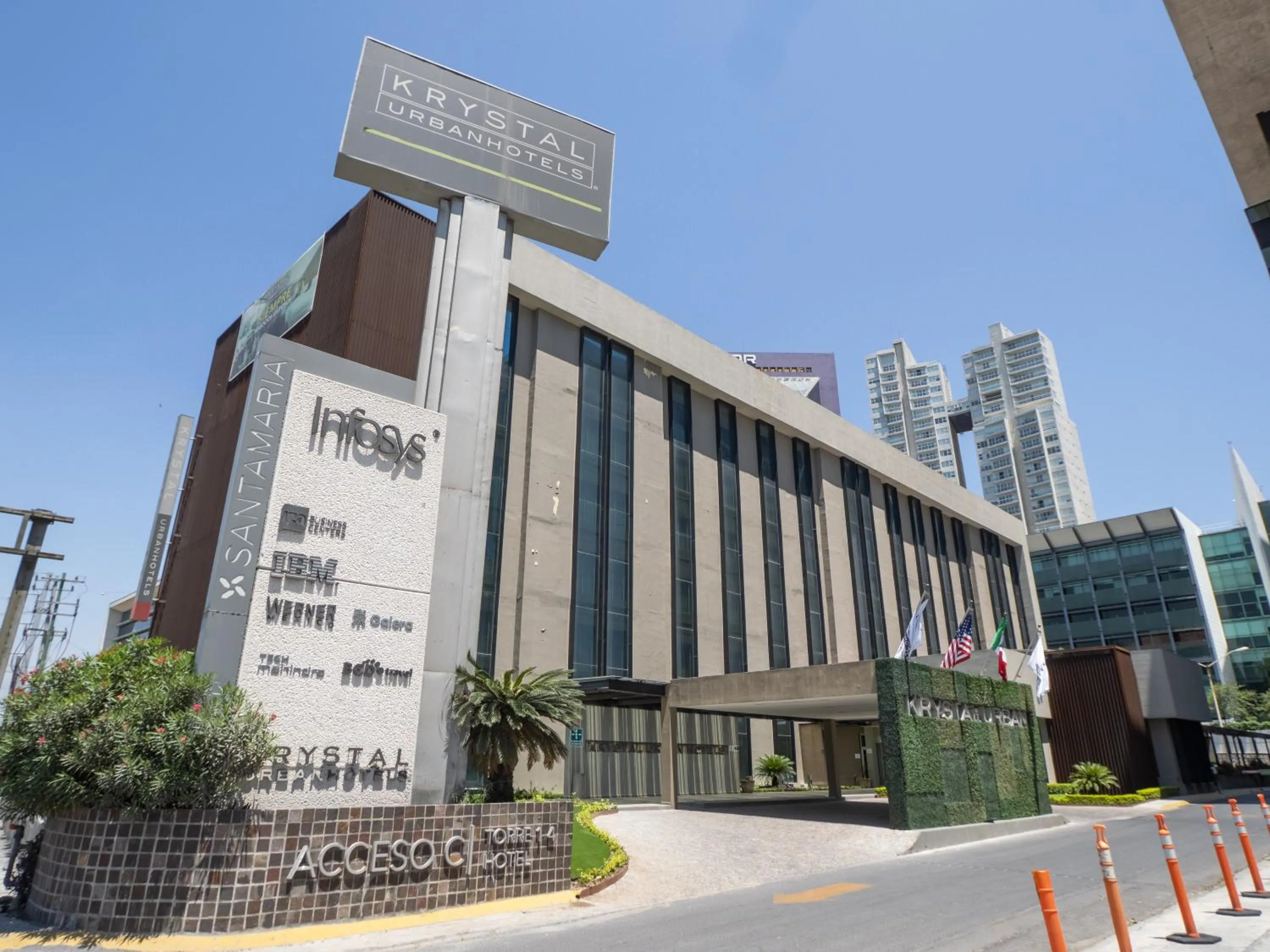 Facade/entrance in Krystal Urban Monterrey San Jeronimo