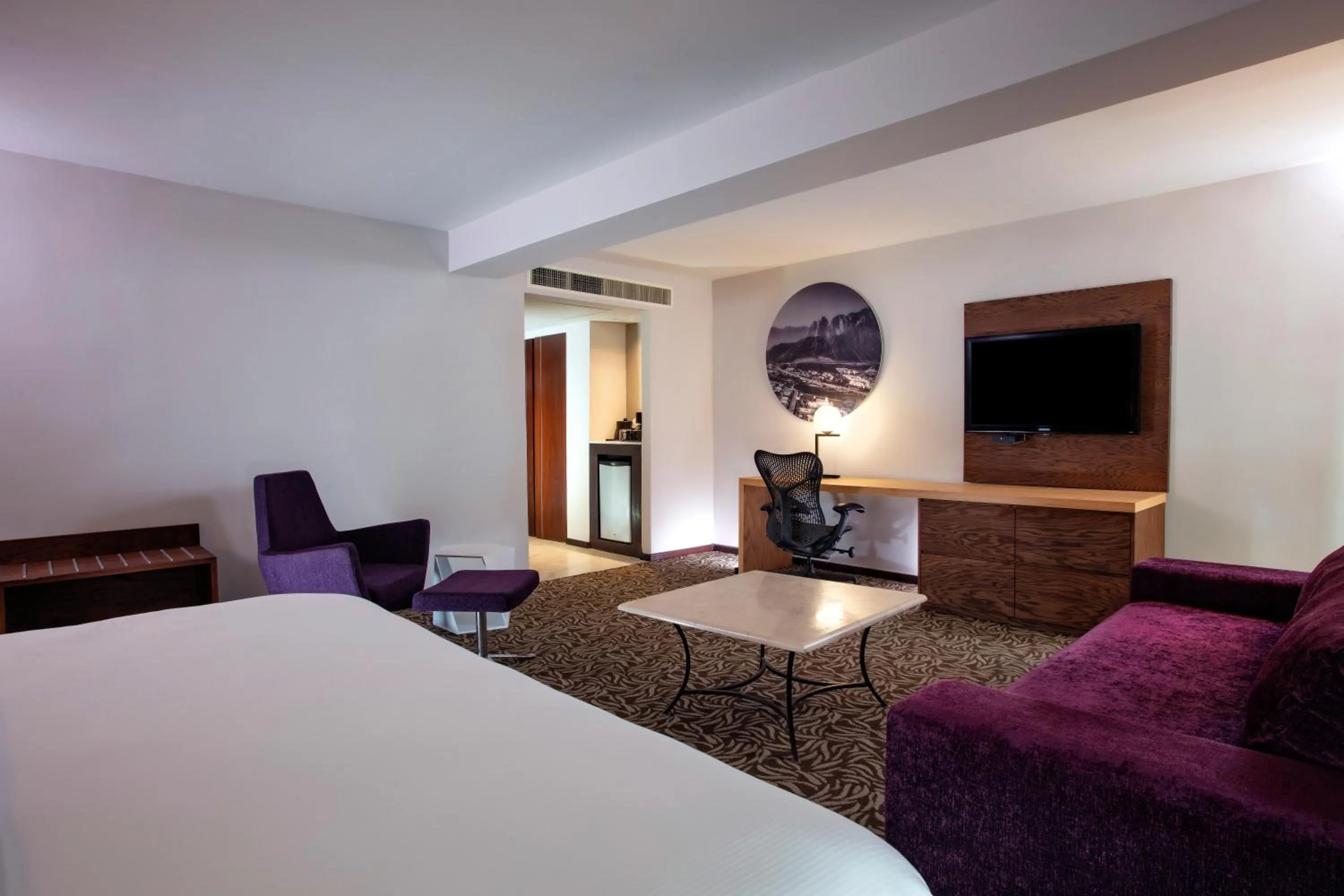 Living room, Bed in Krystal Urban Monterrey San Jeronimo