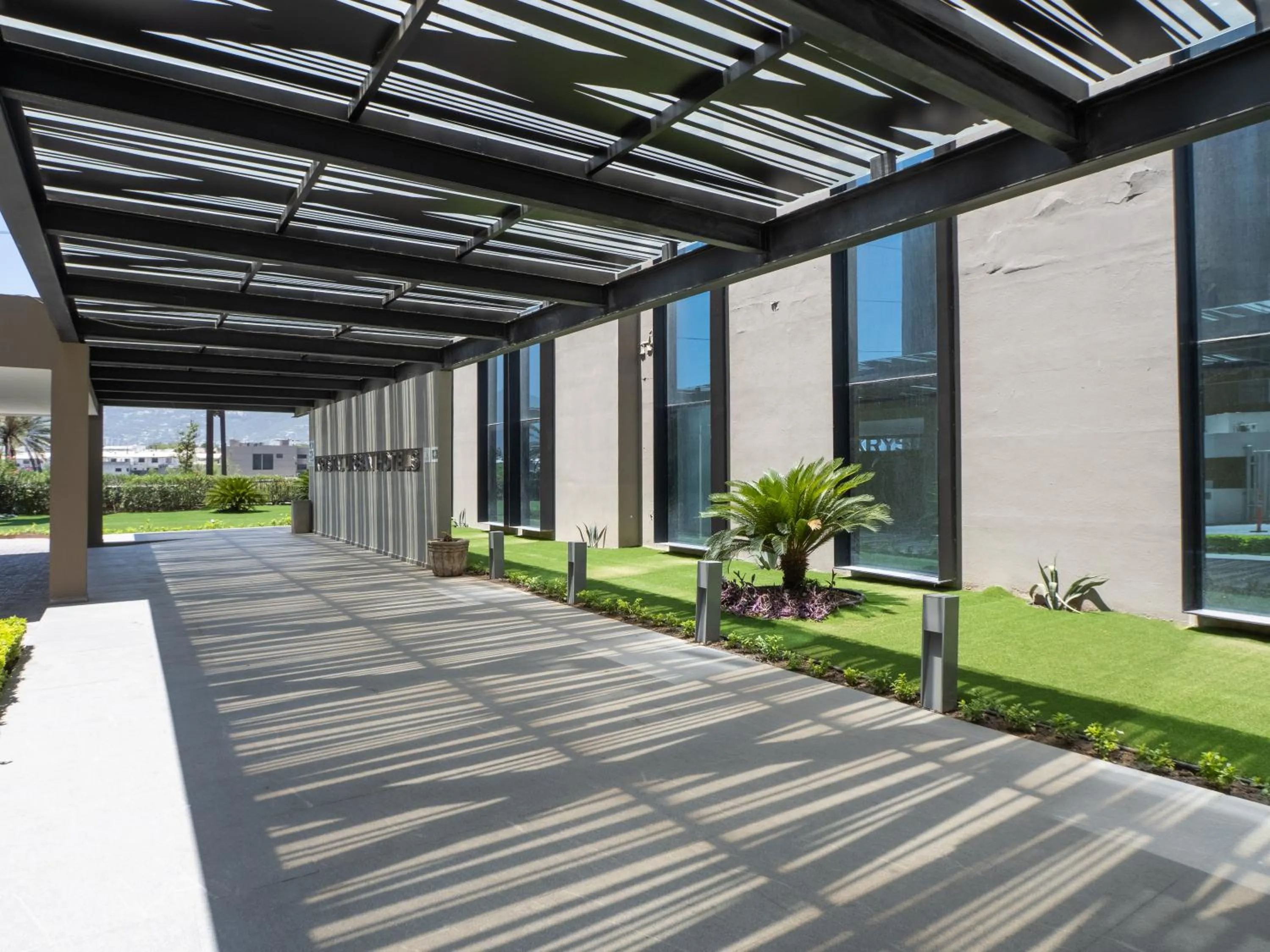 Facade/entrance in Krystal Urban Monterrey San Jeronimo