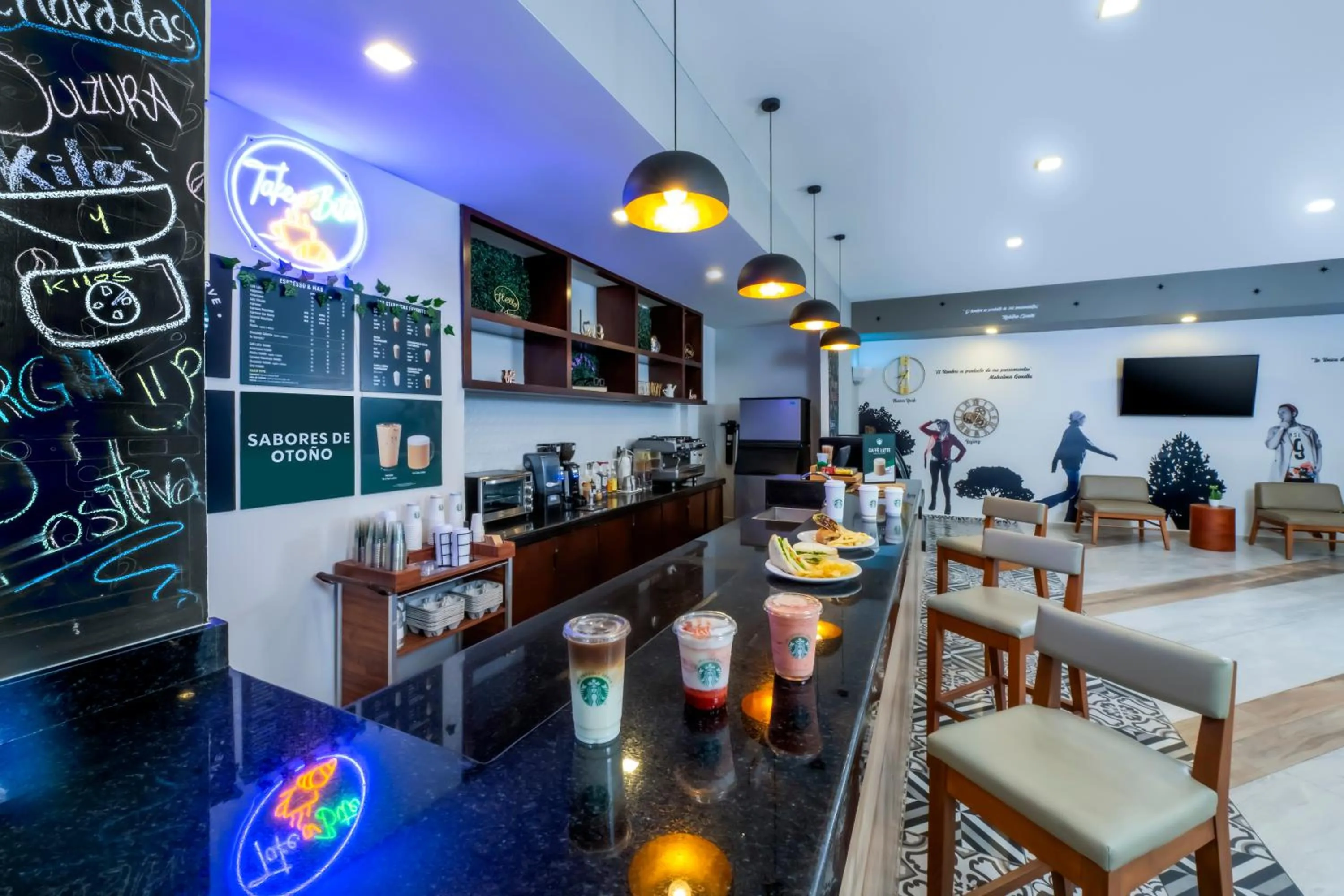 Restaurant/places to eat in Krystal Urban Monterrey San Jeronimo