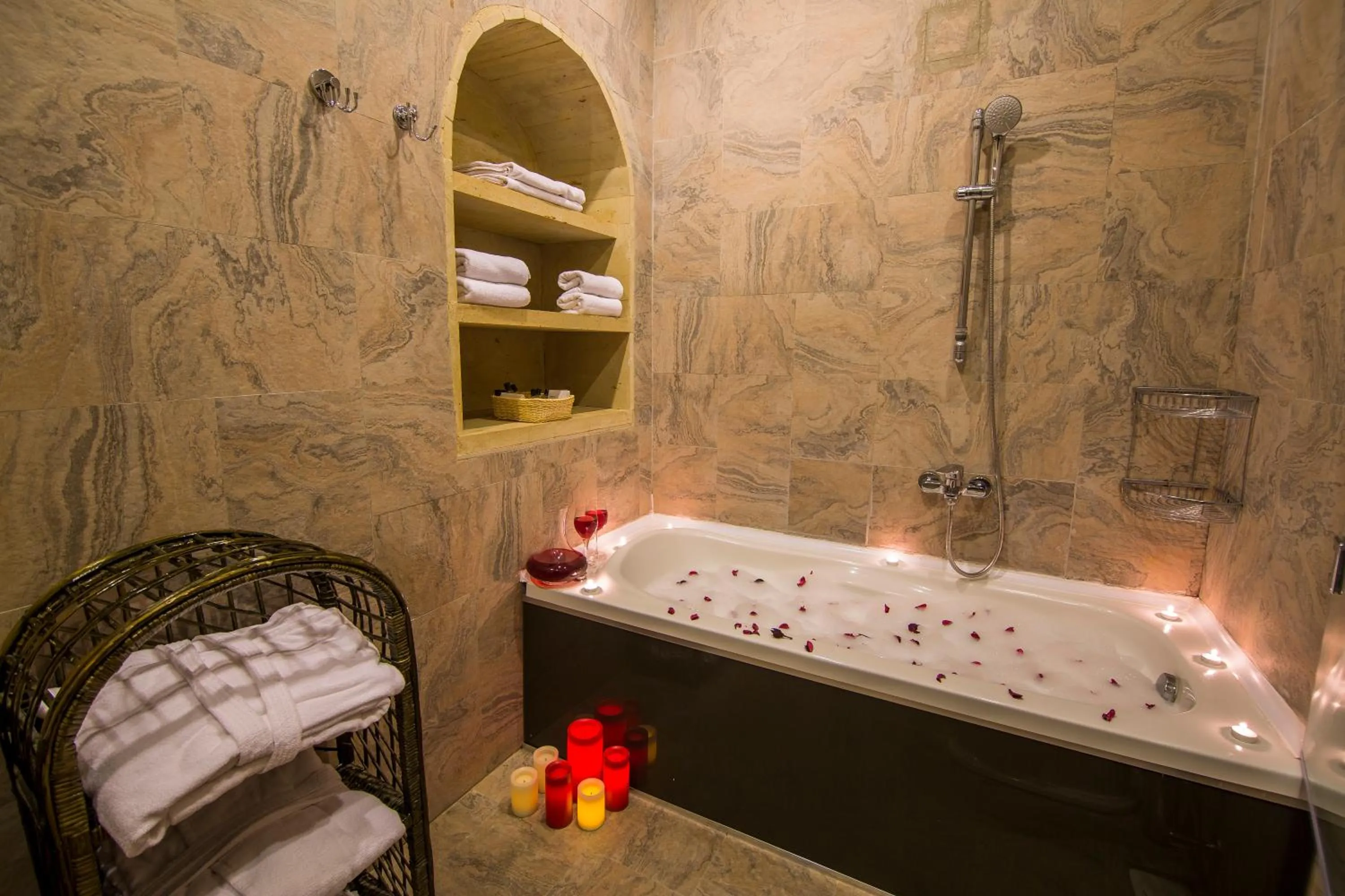 Shower in Uchisar Kaya Otel