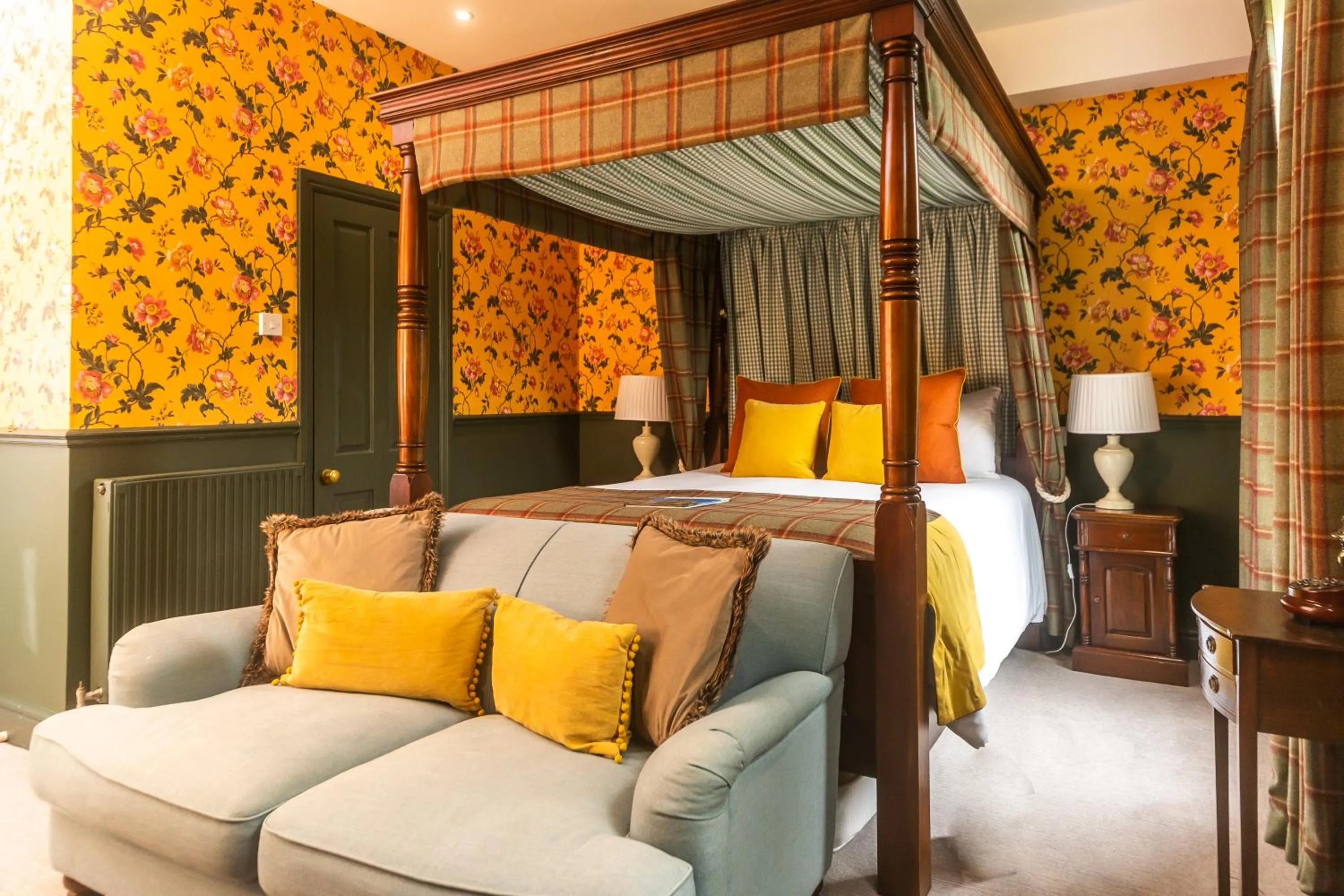 Photo of the whole room, Bed in Oldfields House