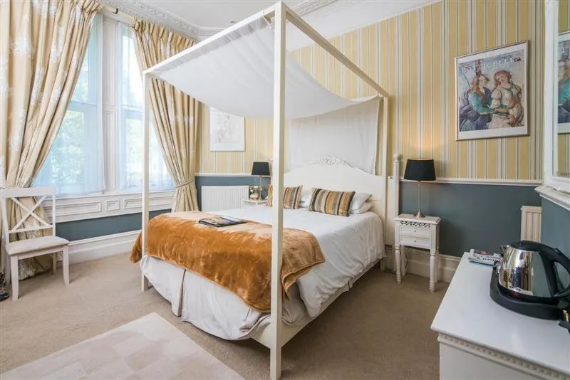 Photo of the whole room, Bed in Oldfields House