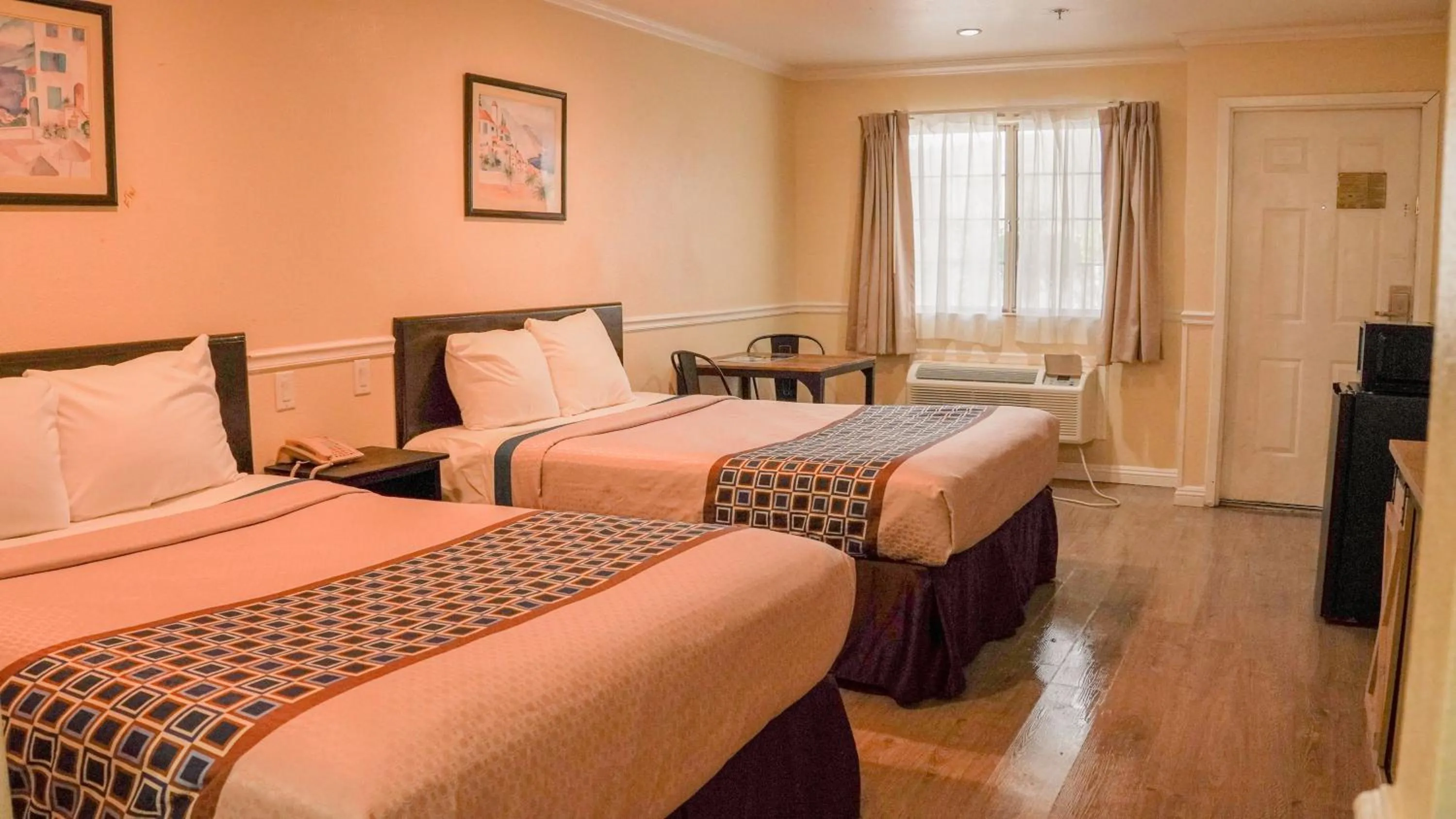 Bed in Country Inn Ontario