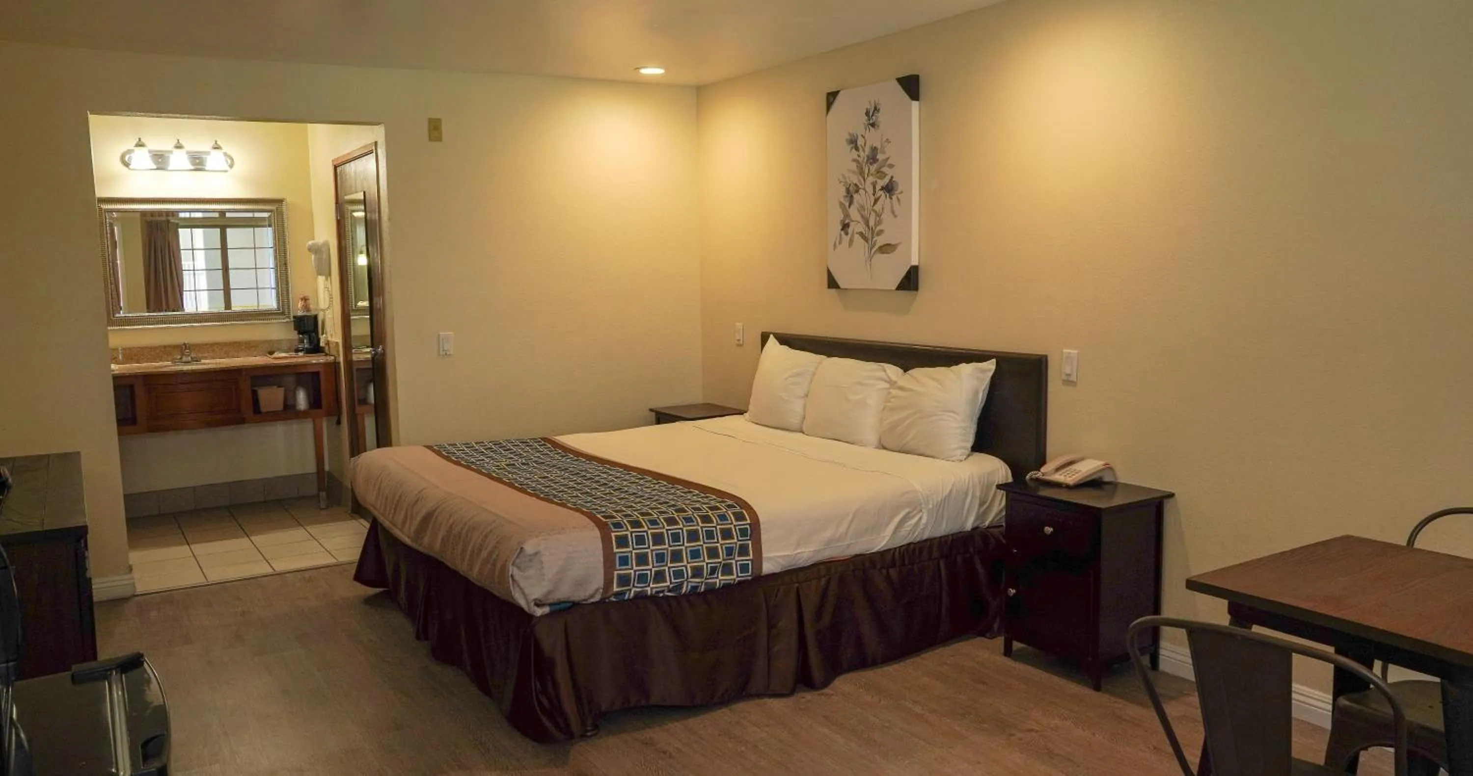 Bedroom, Bed in Country Inn Ontario