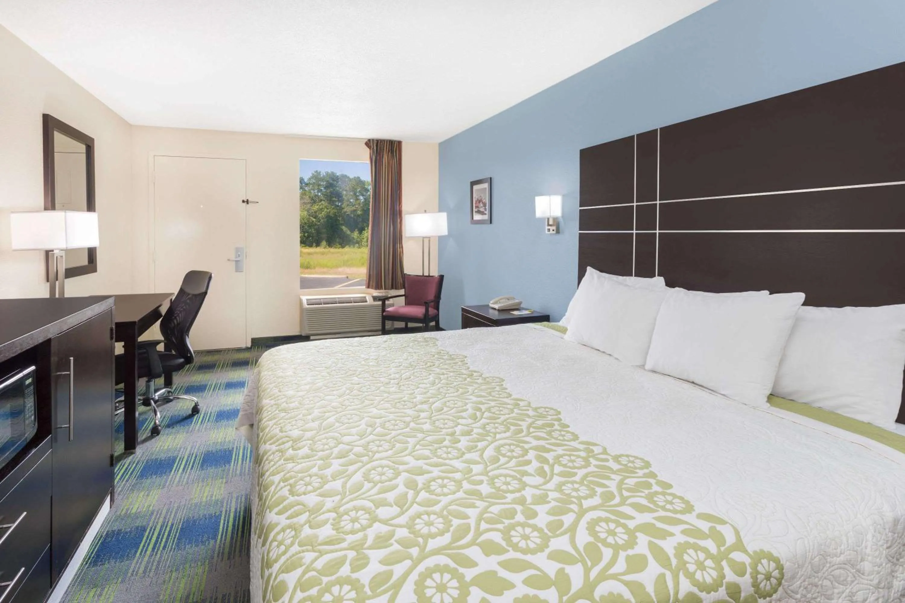 Photo of the whole room, Bed in Days Inn by Wyndham Newberry South Carolina