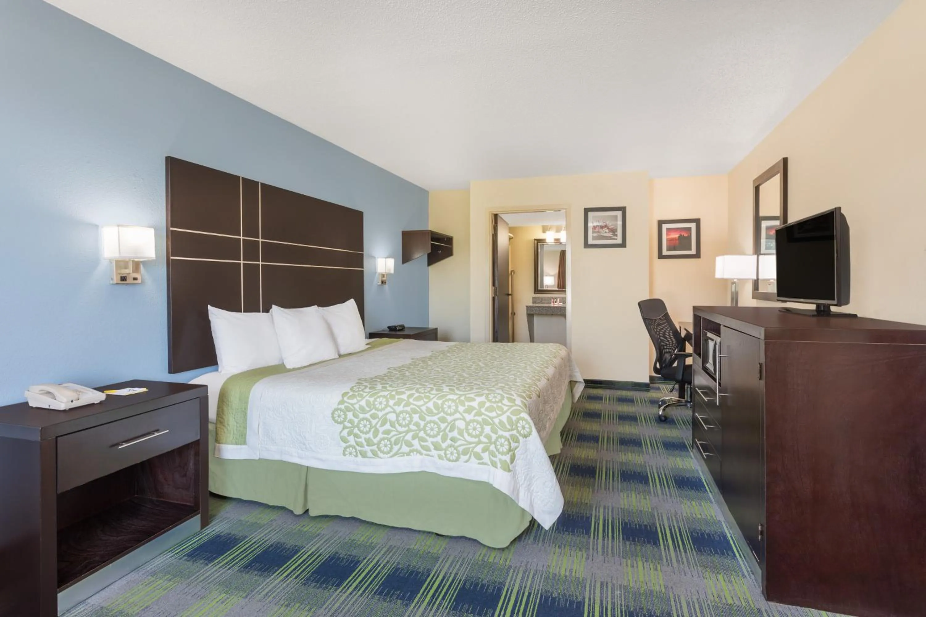 Bed in Days Inn by Wyndham Newberry South Carolina