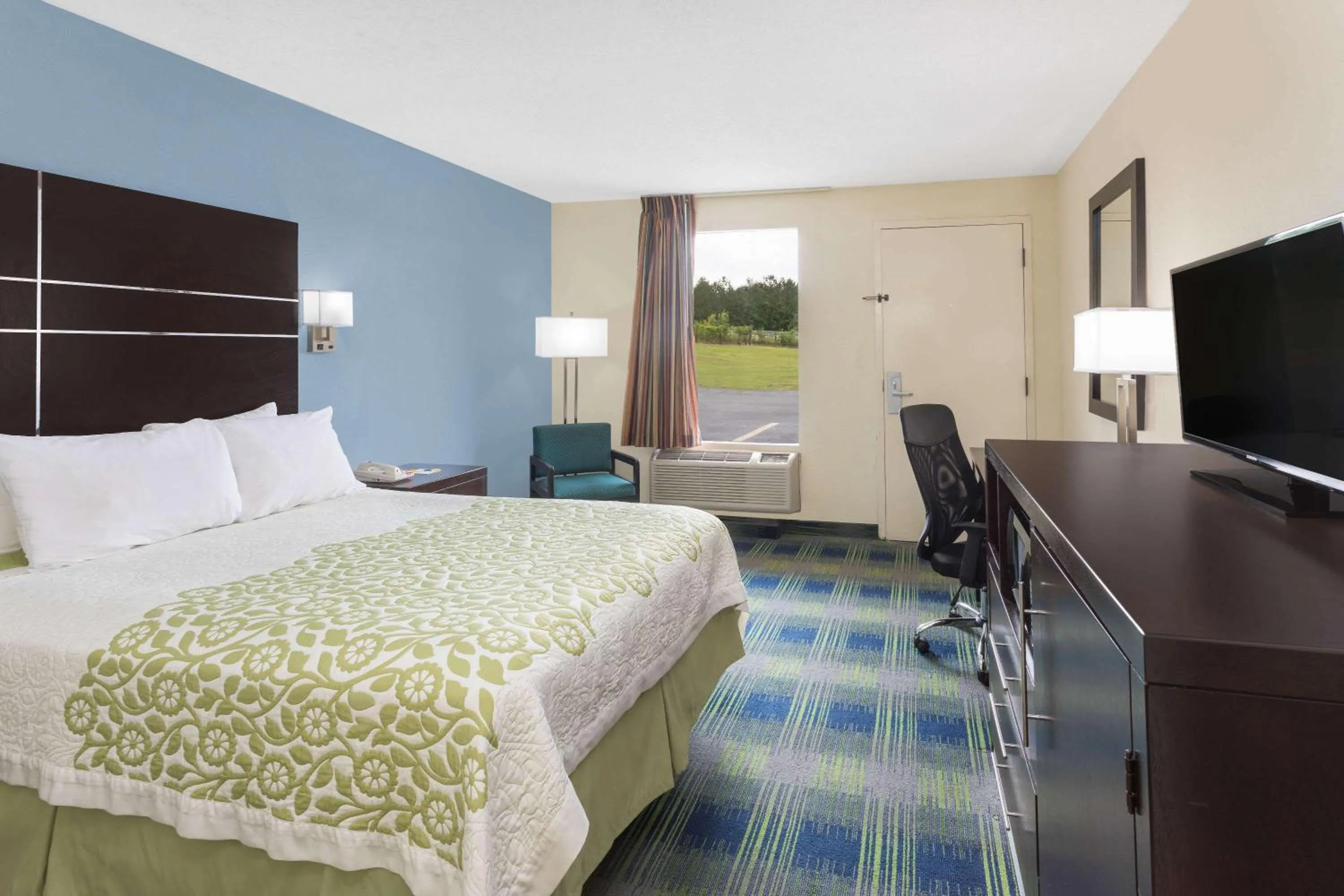 Photo of the whole room, Bed in Days Inn by Wyndham Newberry South Carolina
