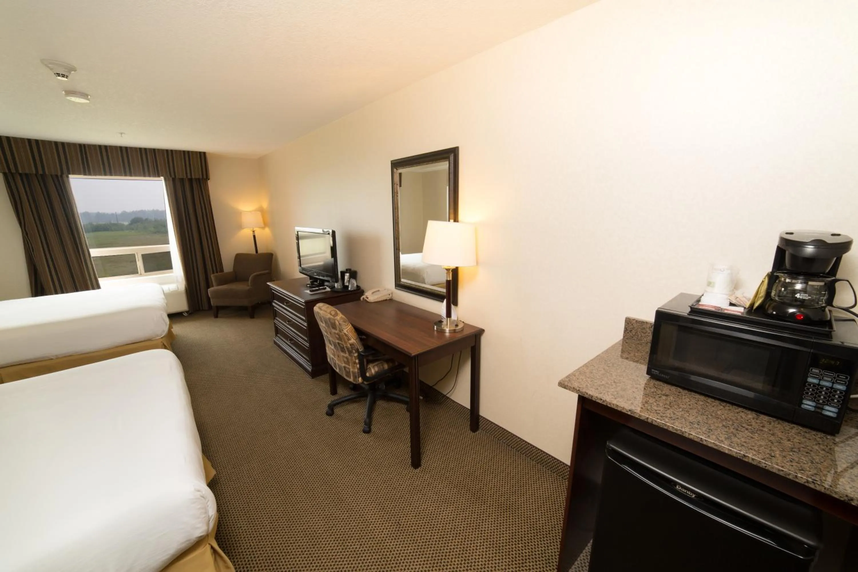 Bedroom, Bed in Holiday Inn Express Hotel & Suites - Slave Lake by IHG