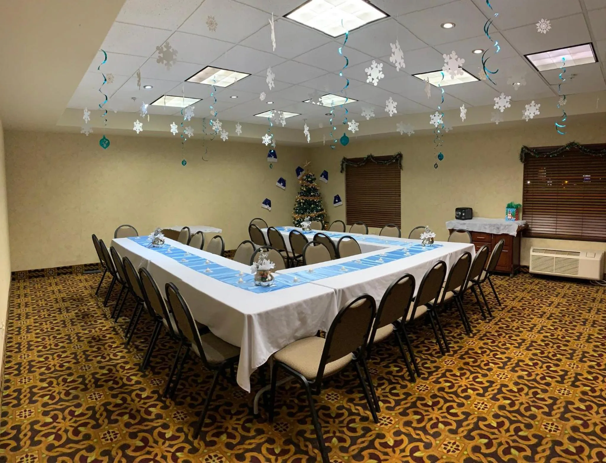 Meeting/conference room in Holiday Inn Express Hotel & Suites - Slave Lake by IHG