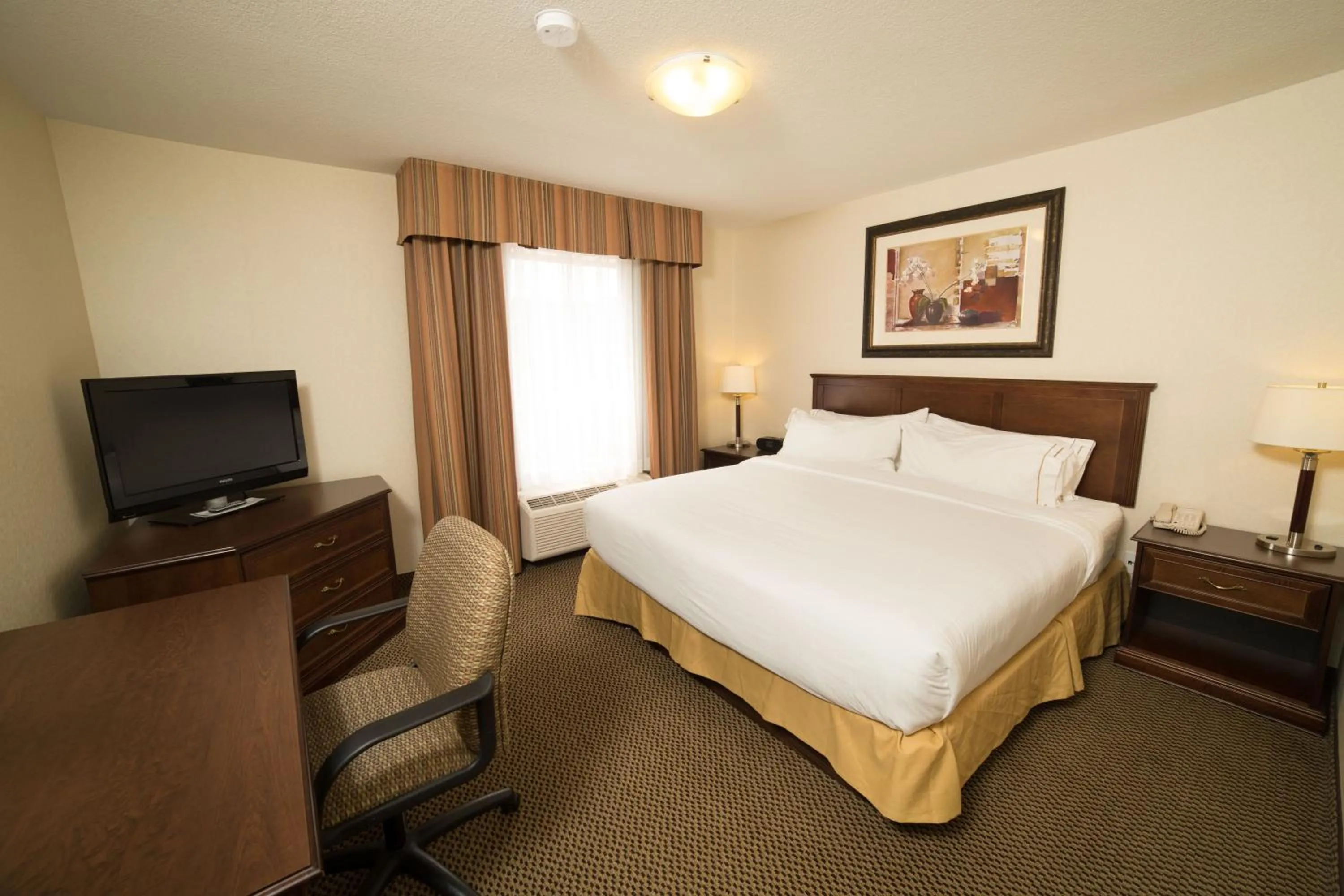Photo of the whole room, Bed in Holiday Inn Express Hotel & Suites - Slave Lake by IHG