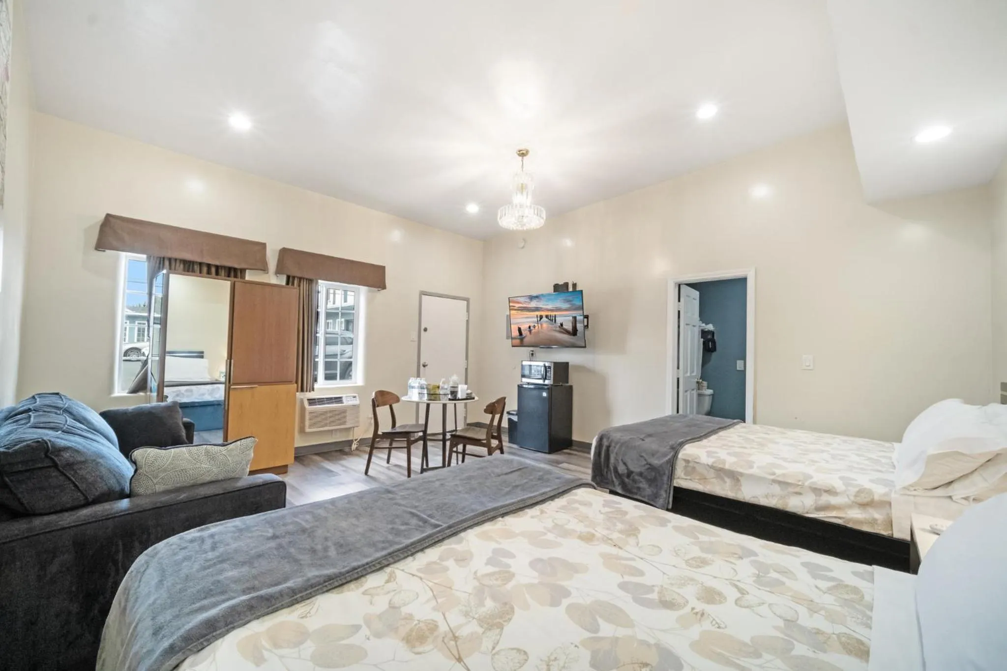 TV and multimedia, Bed in 24 Hours Motel