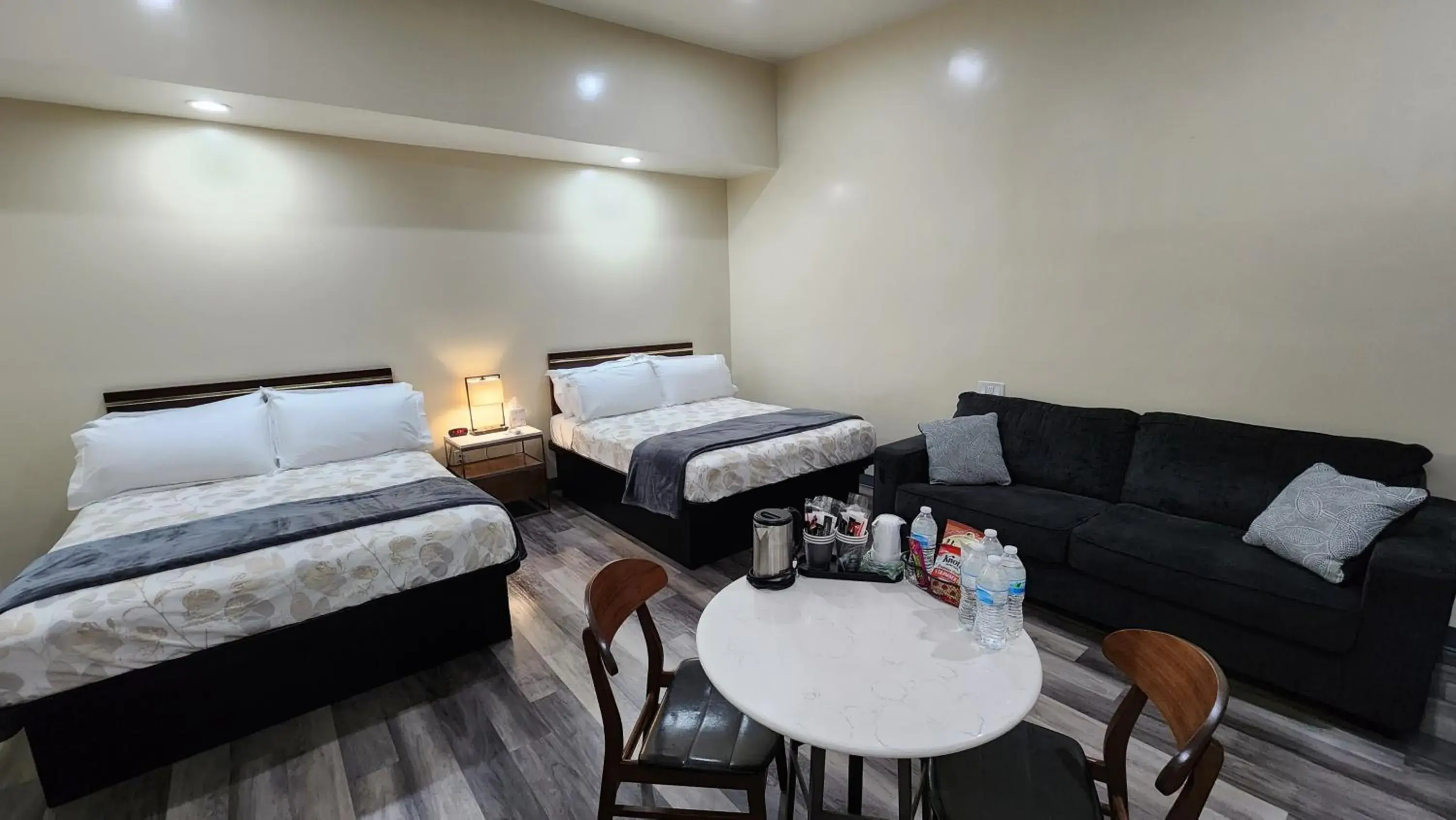 24 Hours Motel 24 Hours Motel