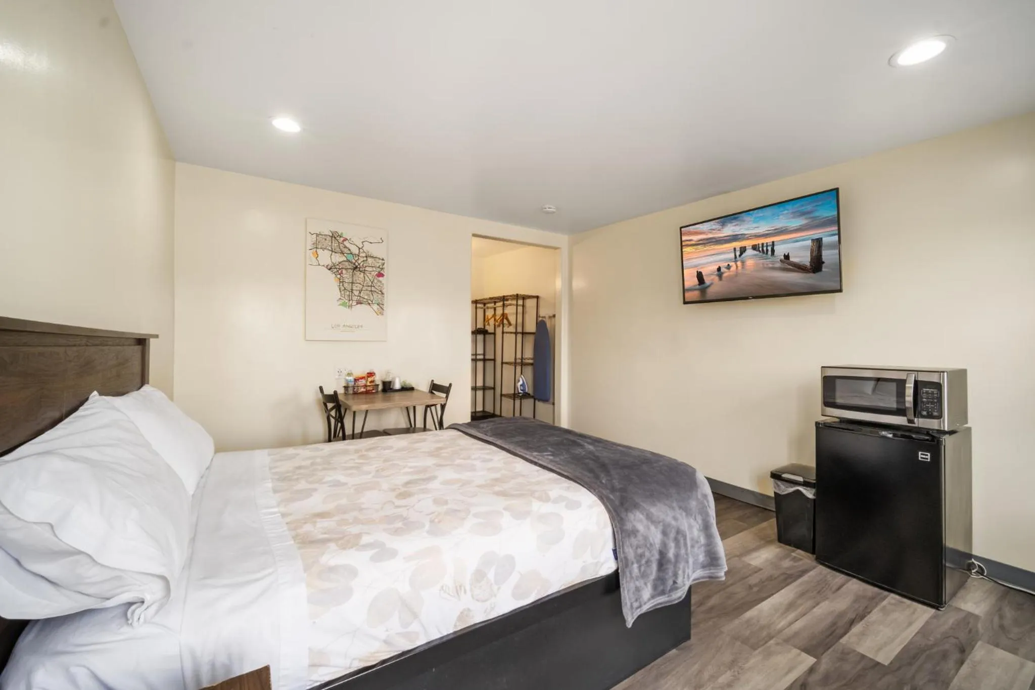 TV and multimedia, Bed in 24 Hours Motel