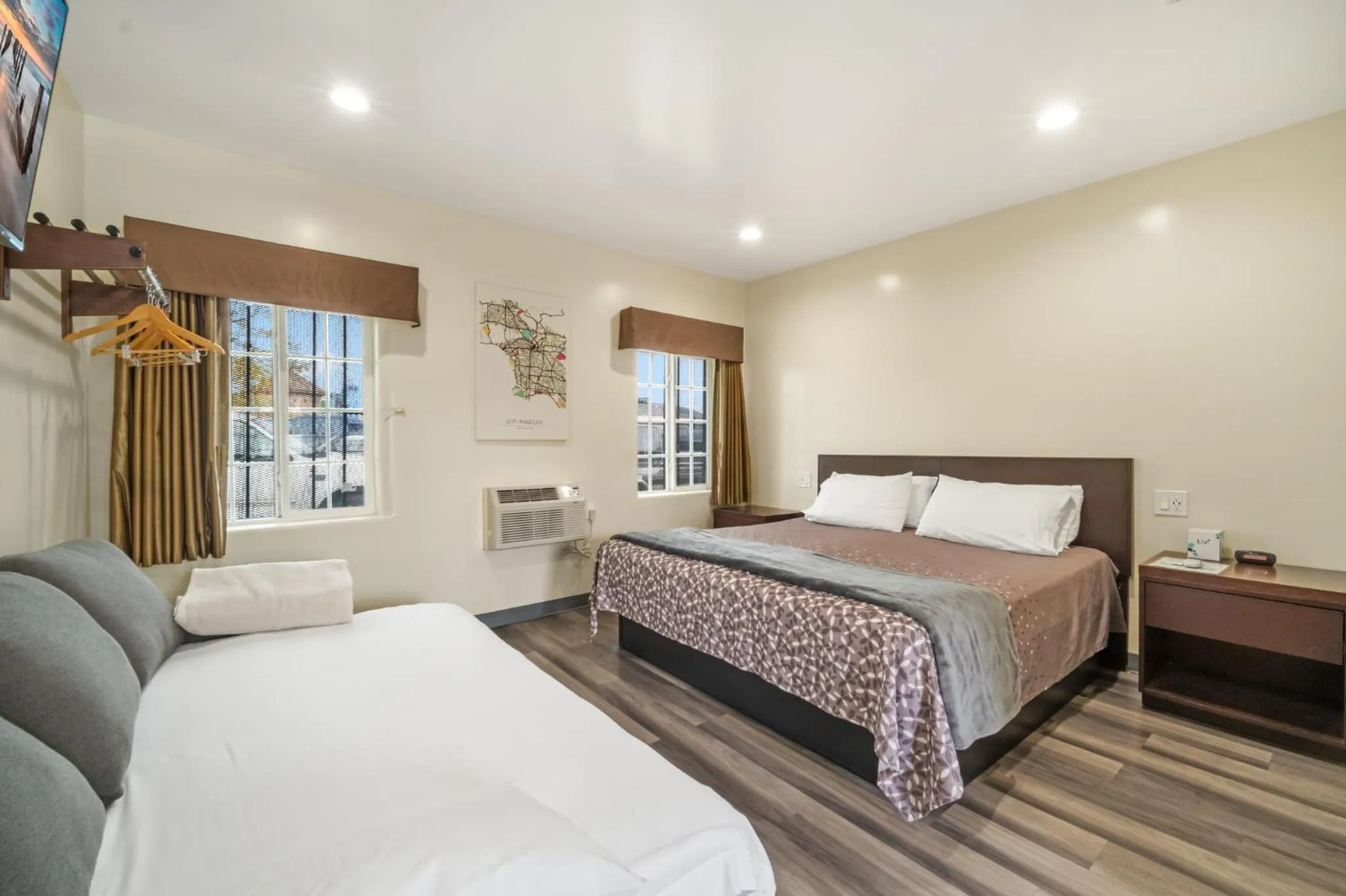 TV and multimedia, Bed in 24 Hours Motel