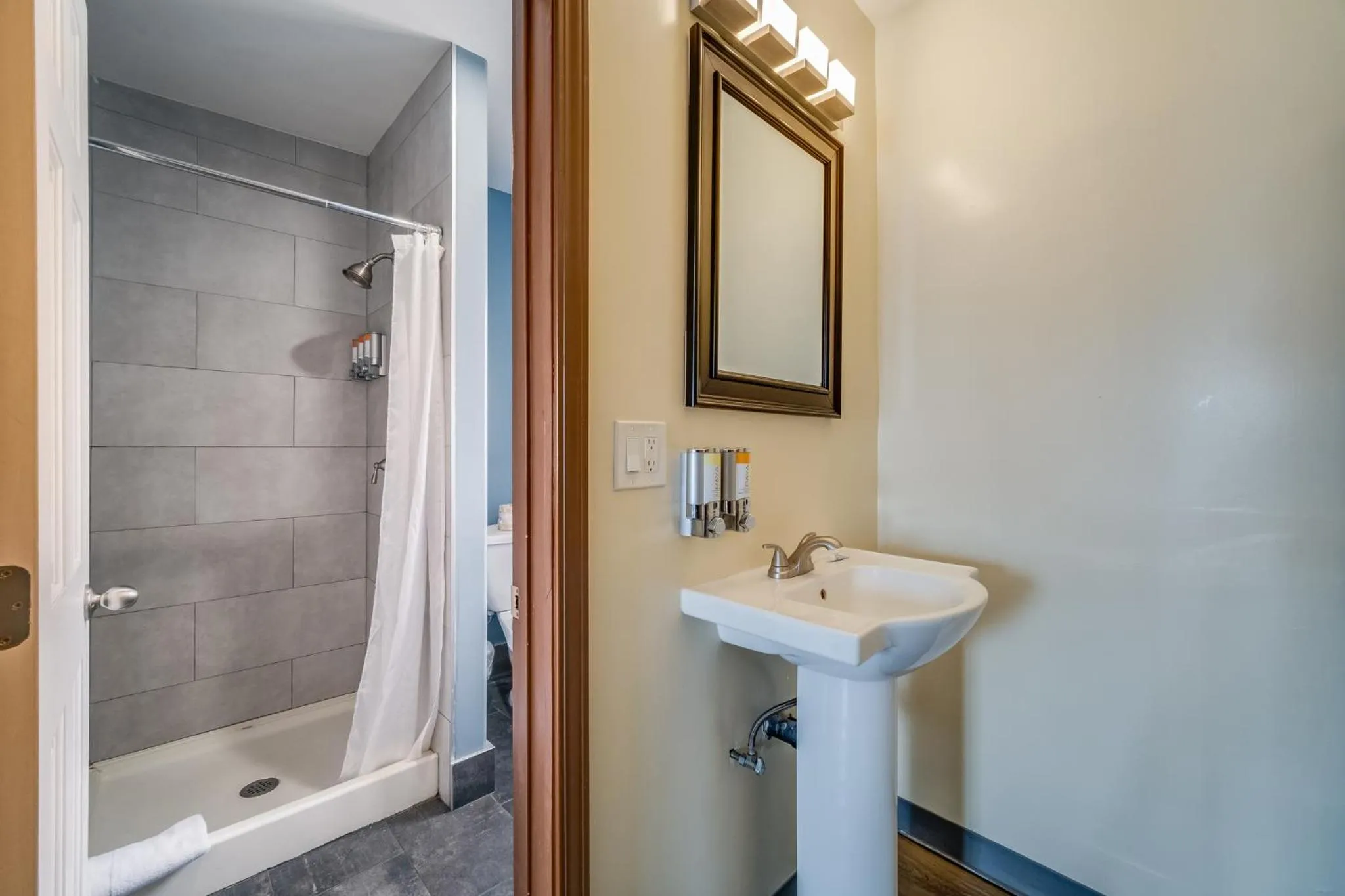 Bathroom in 24 Hours Motel