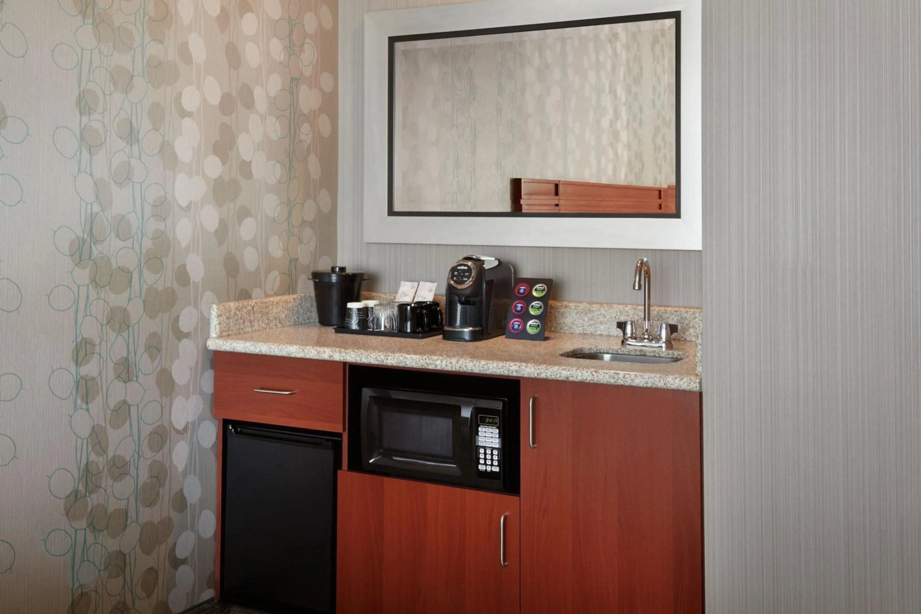 Lounge or bar in Courtyard by Marriott Ottawa East
