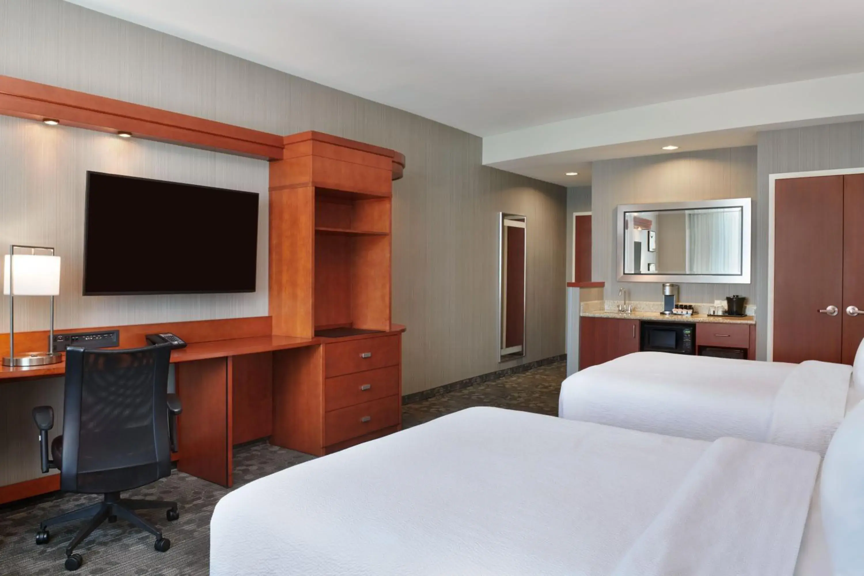 Queen Room with Two Queen Beds in Courtyard by Marriott Ottawa East Queen Room with Two Queen Beds in Courtyard by Marriott Ottawa East