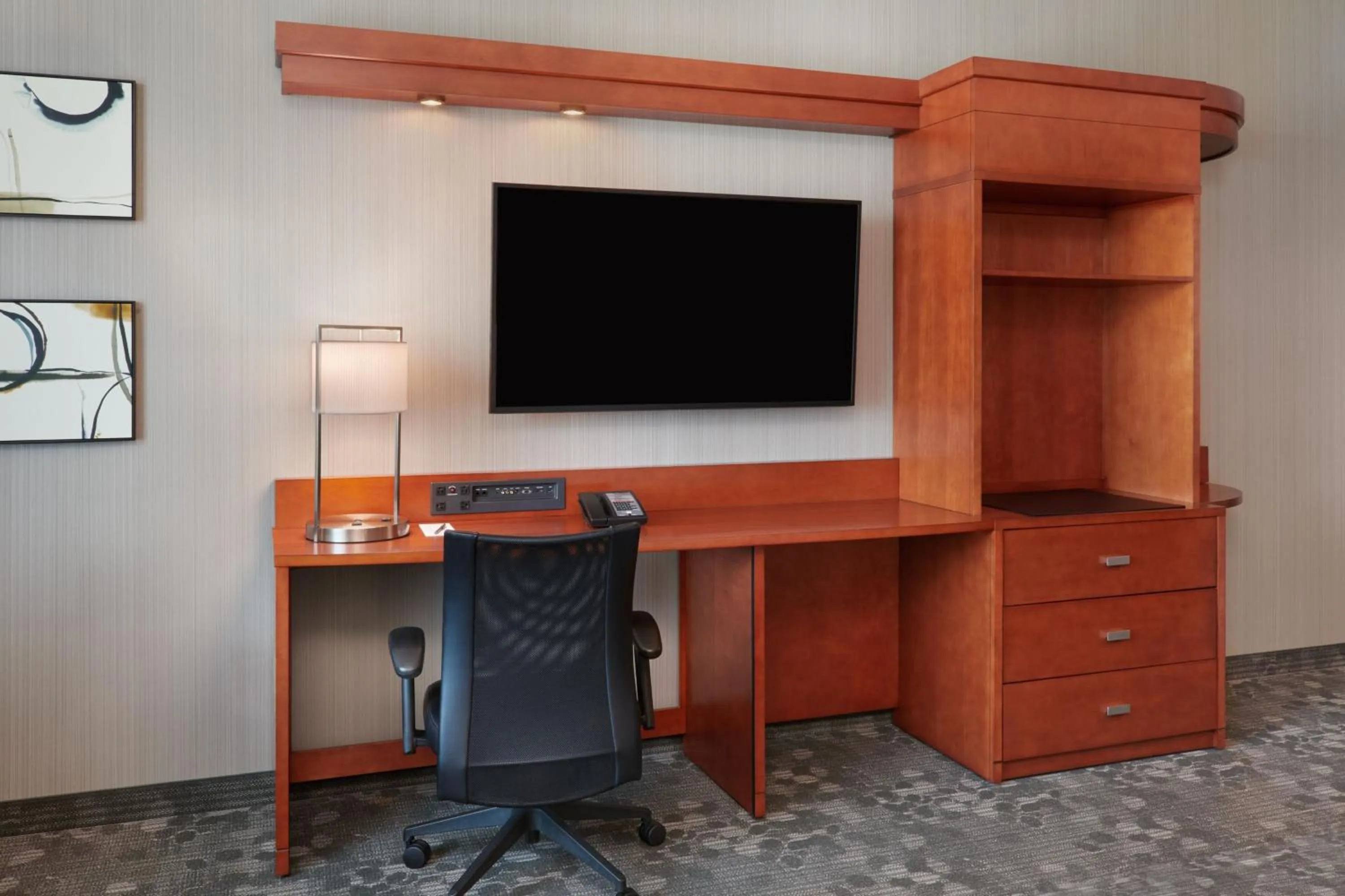 Photo of the whole room in Courtyard by Marriott Ottawa East