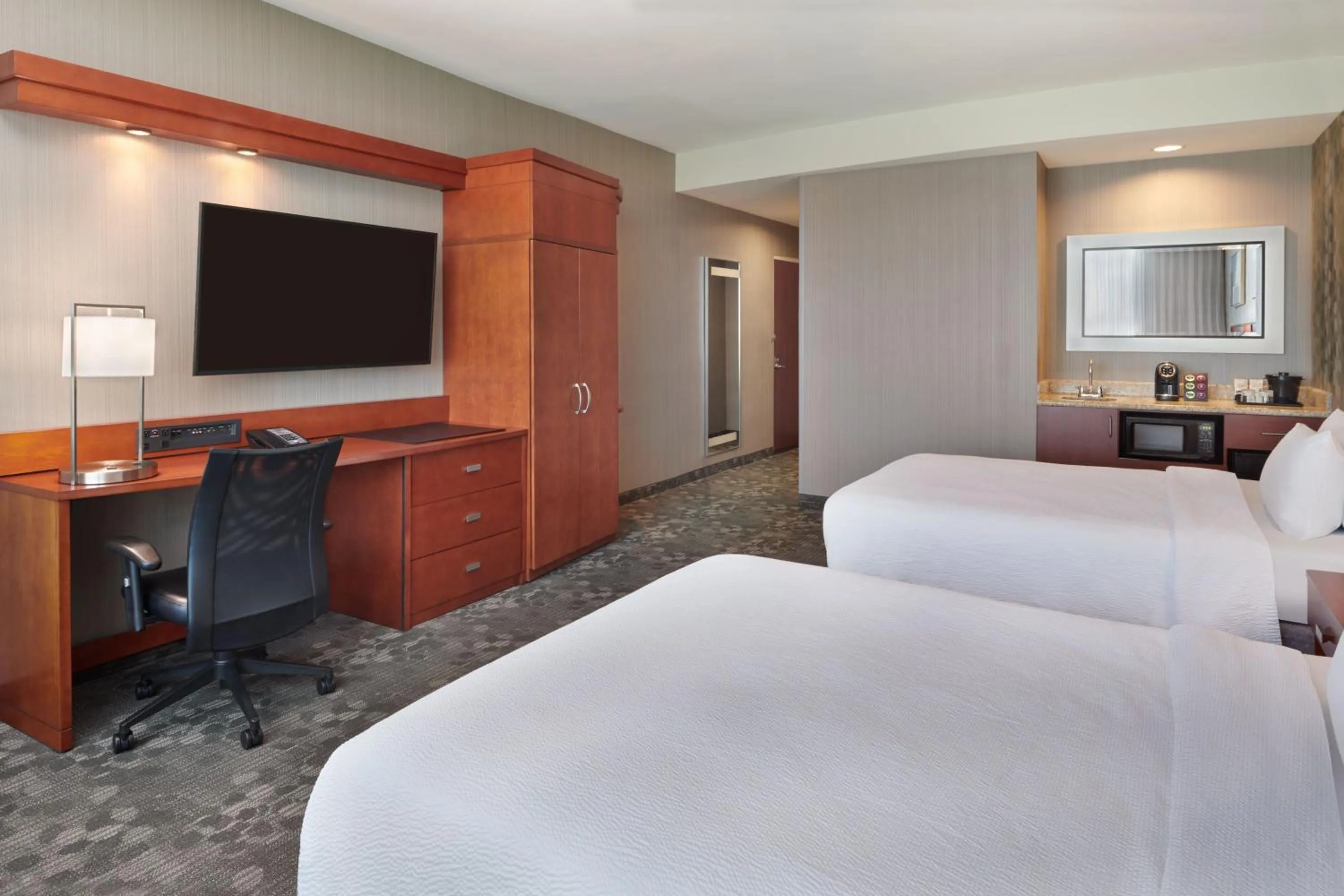 Photo of the whole room, Bed in Courtyard by Marriott Ottawa East