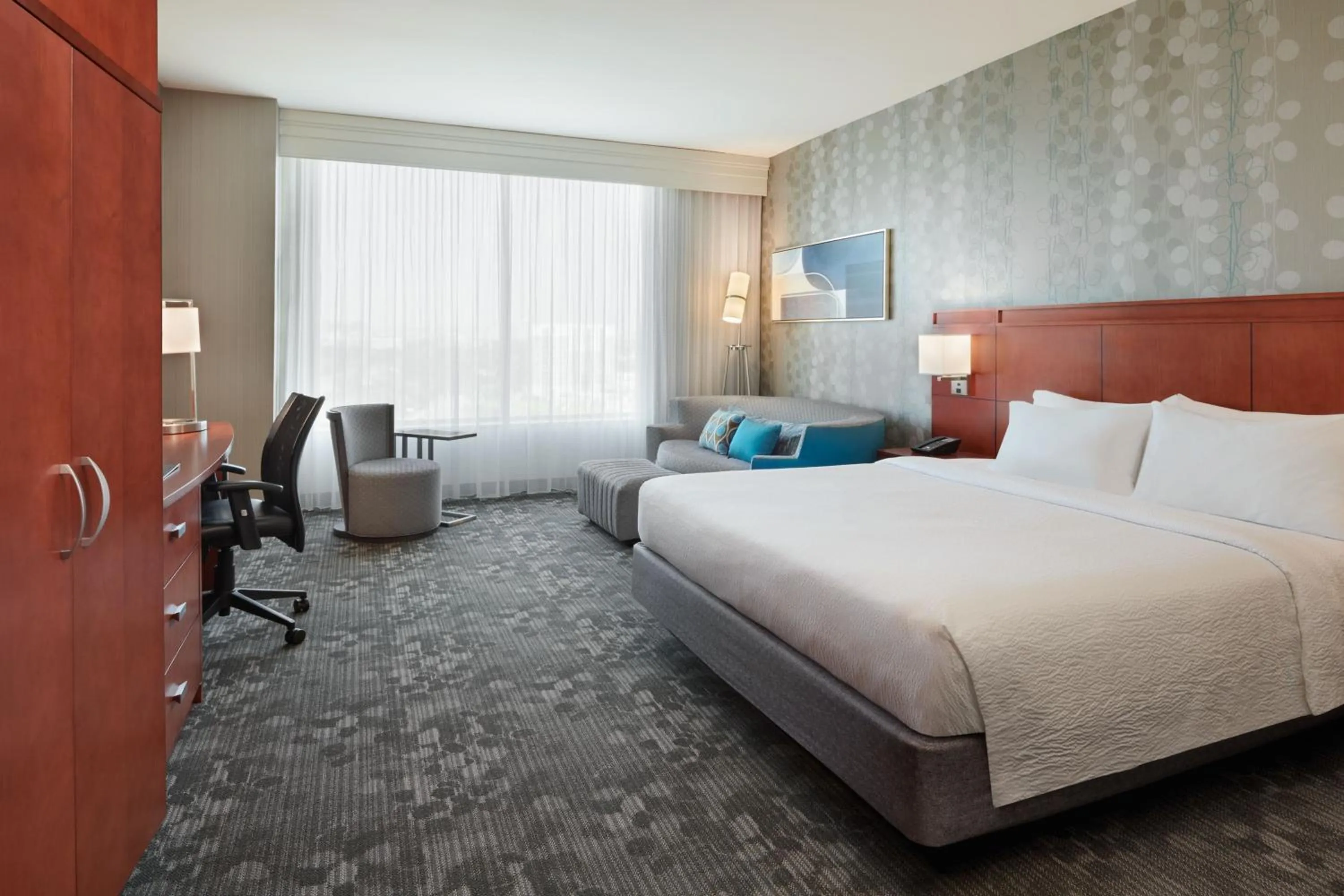 Photo of the whole room, Bed in Courtyard by Marriott Ottawa East