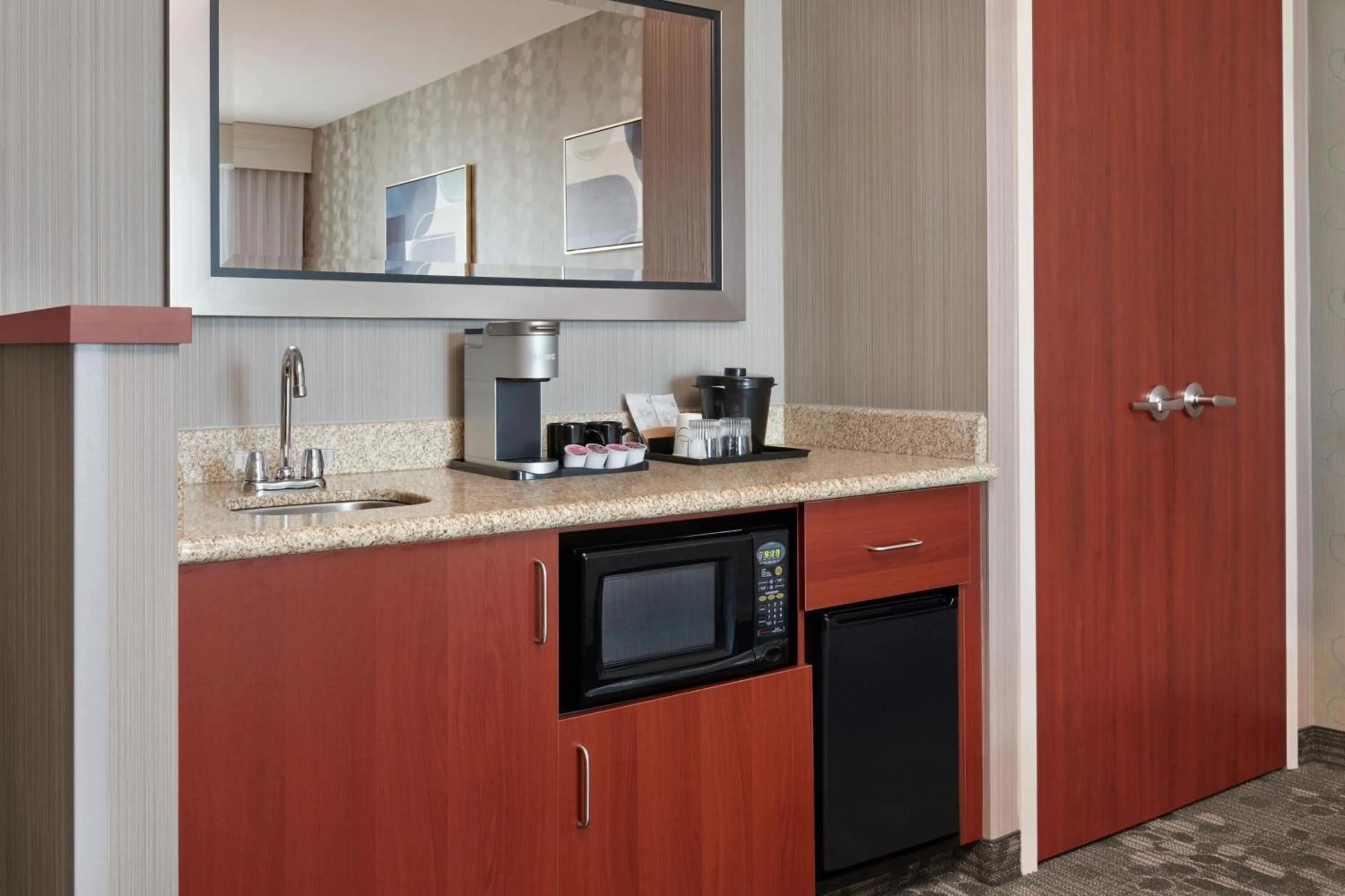 Lounge or bar in Courtyard by Marriott Ottawa East