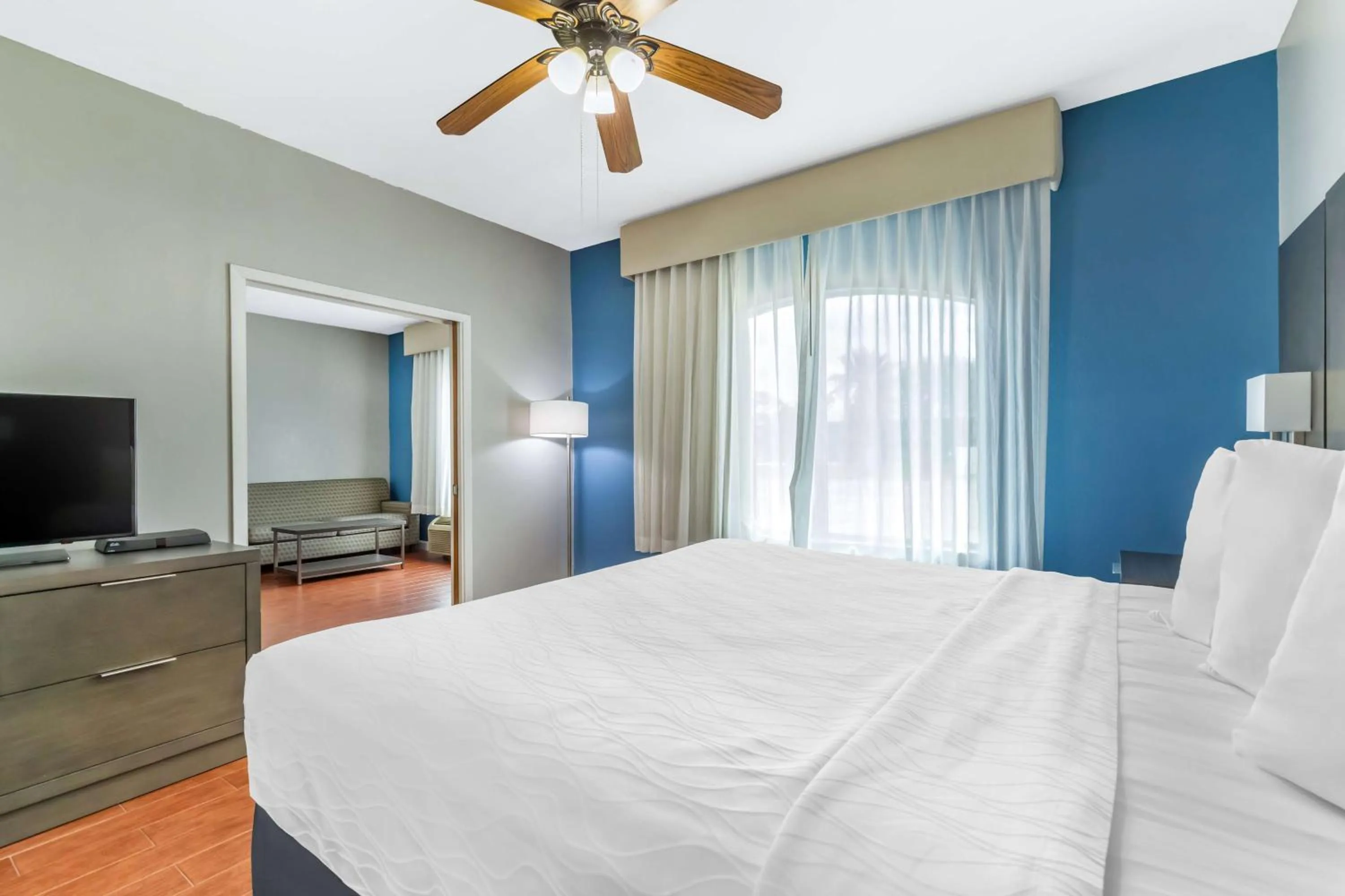 Photo of the whole room, Bed in Best Western Port Lavaca Inn