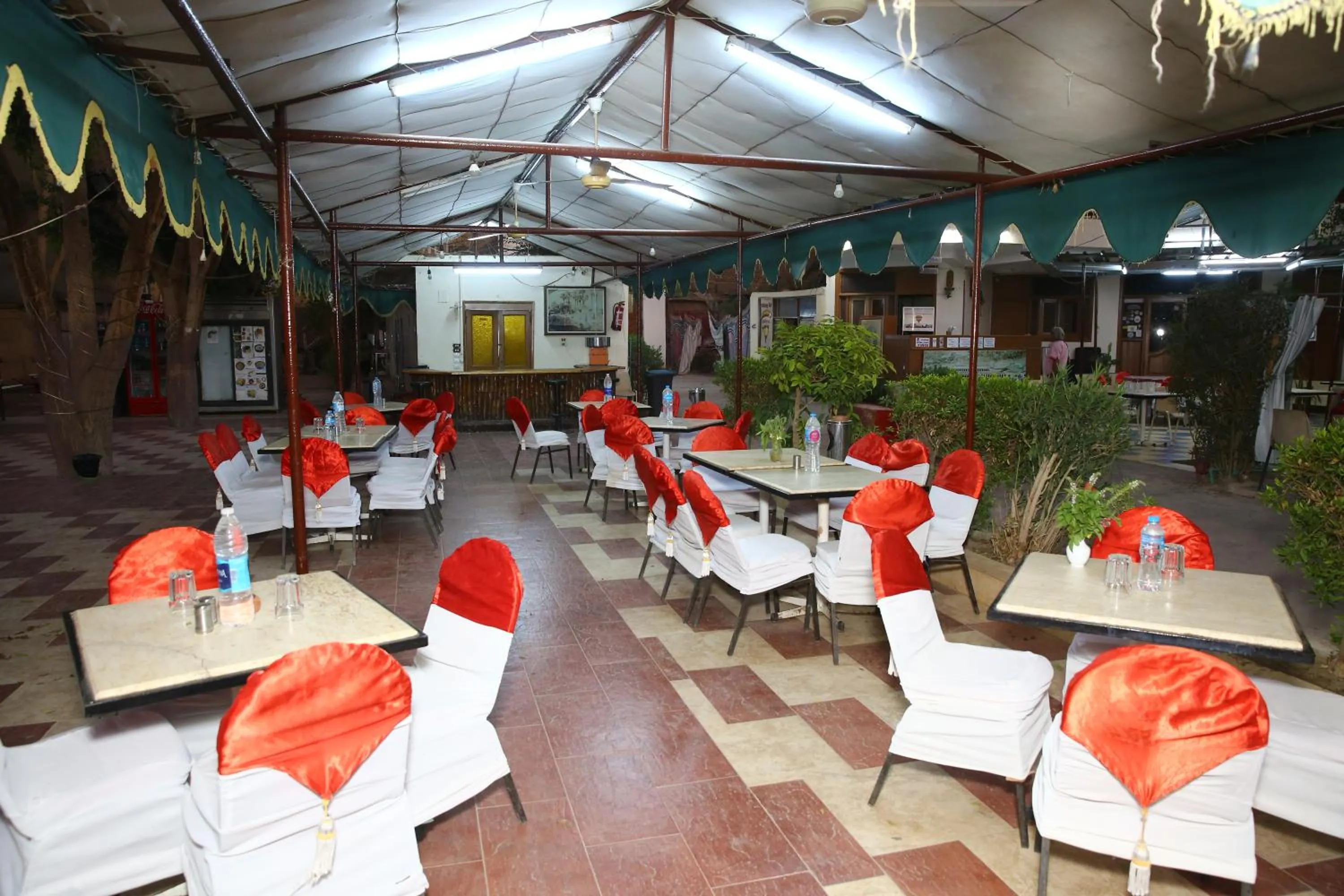 Nightclub / DJ in Rezeiky Hotel & Camp