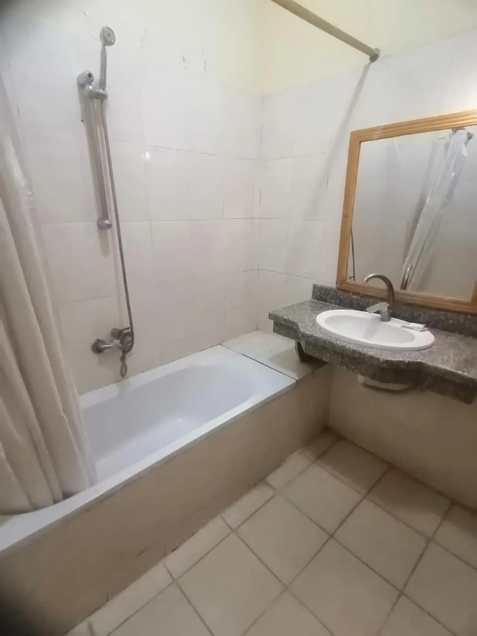 Rezeiky Hotel & Camp