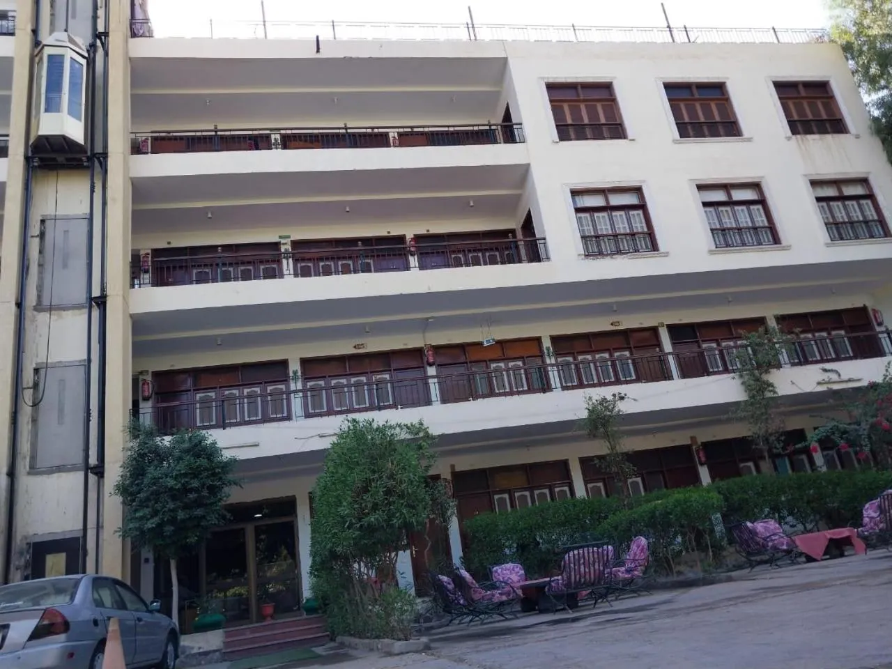 Rezeiky Hotel & Camp