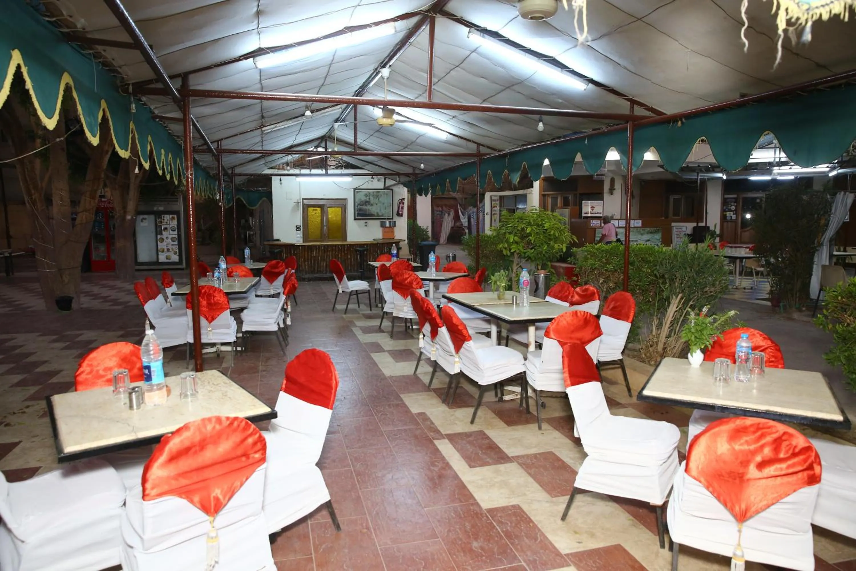 Rezeiky Hotel & Camp