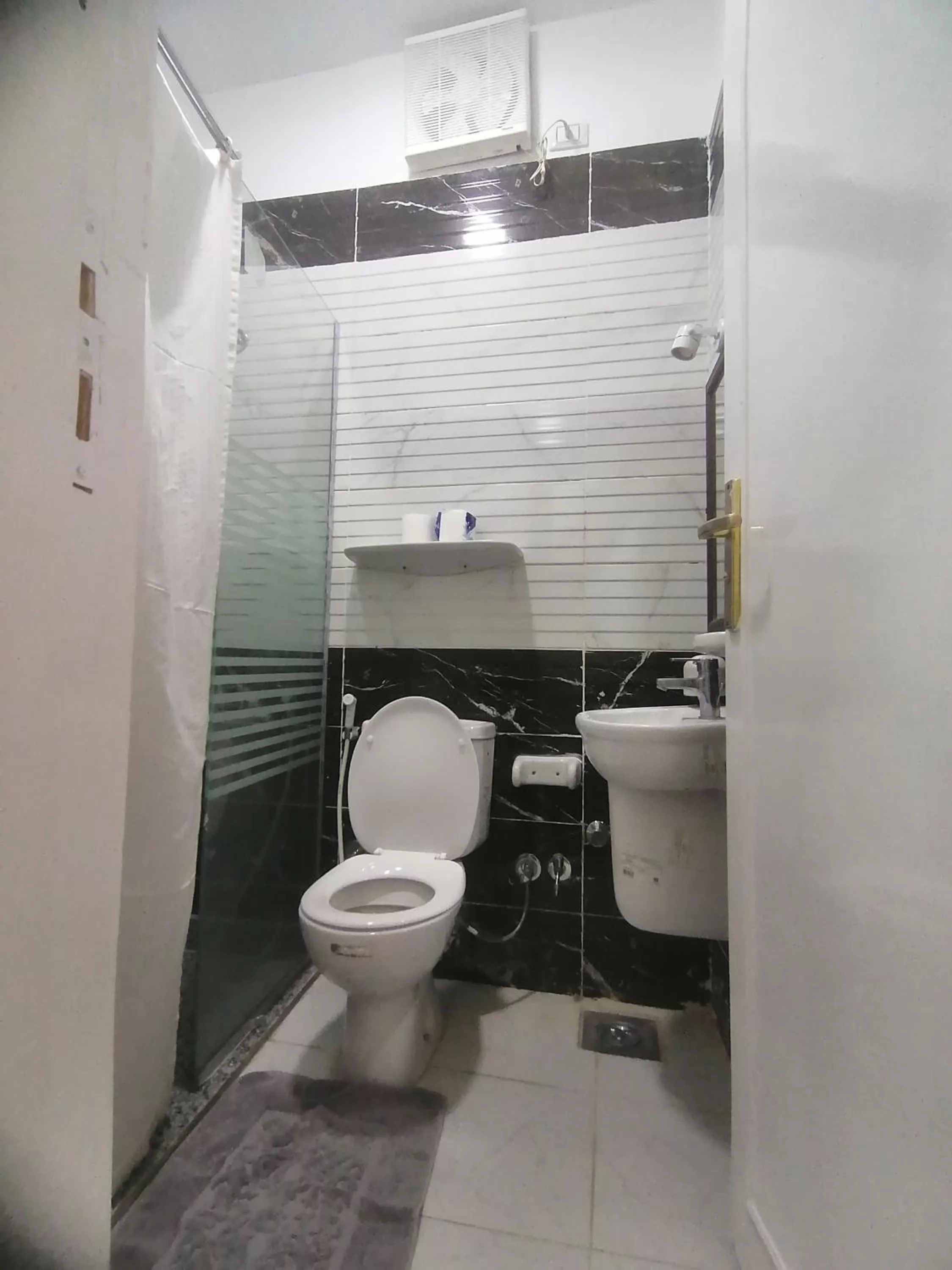 Rezeiky Hotel & Camp