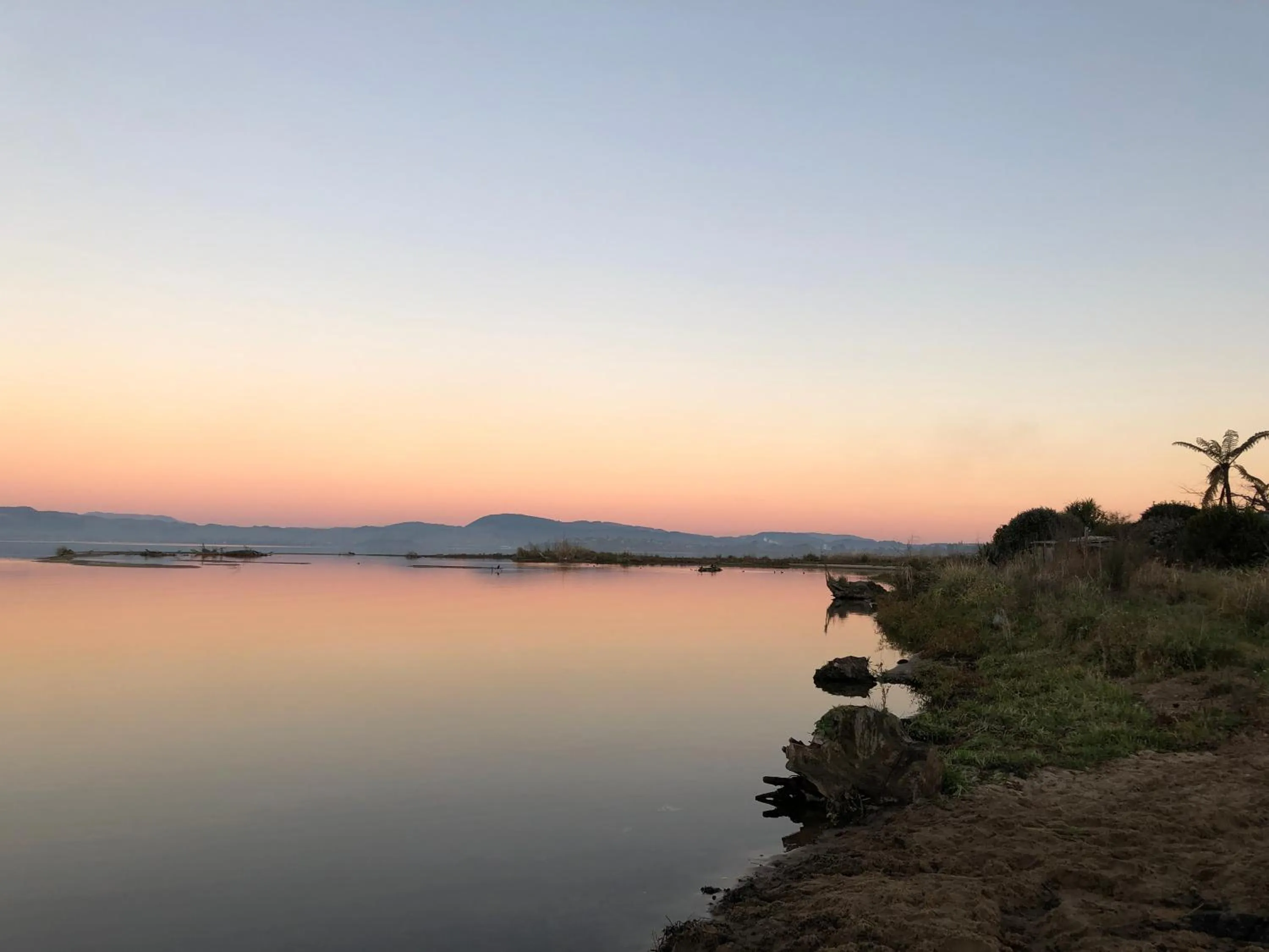 Sunset in Jack & Di's Lakefront Motel