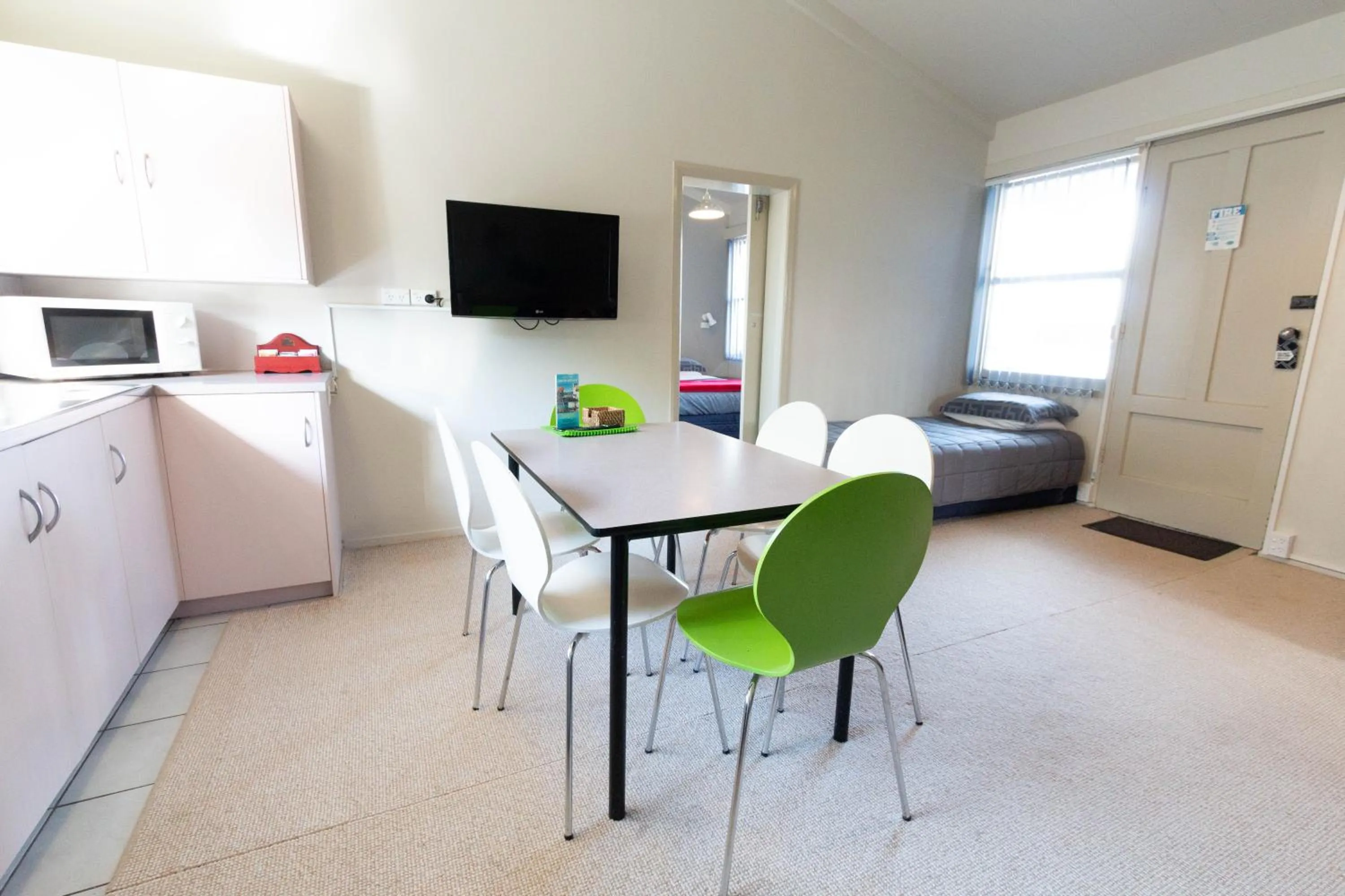 Kitchen or kitchenette in Jack & Di's Lakefront Motel