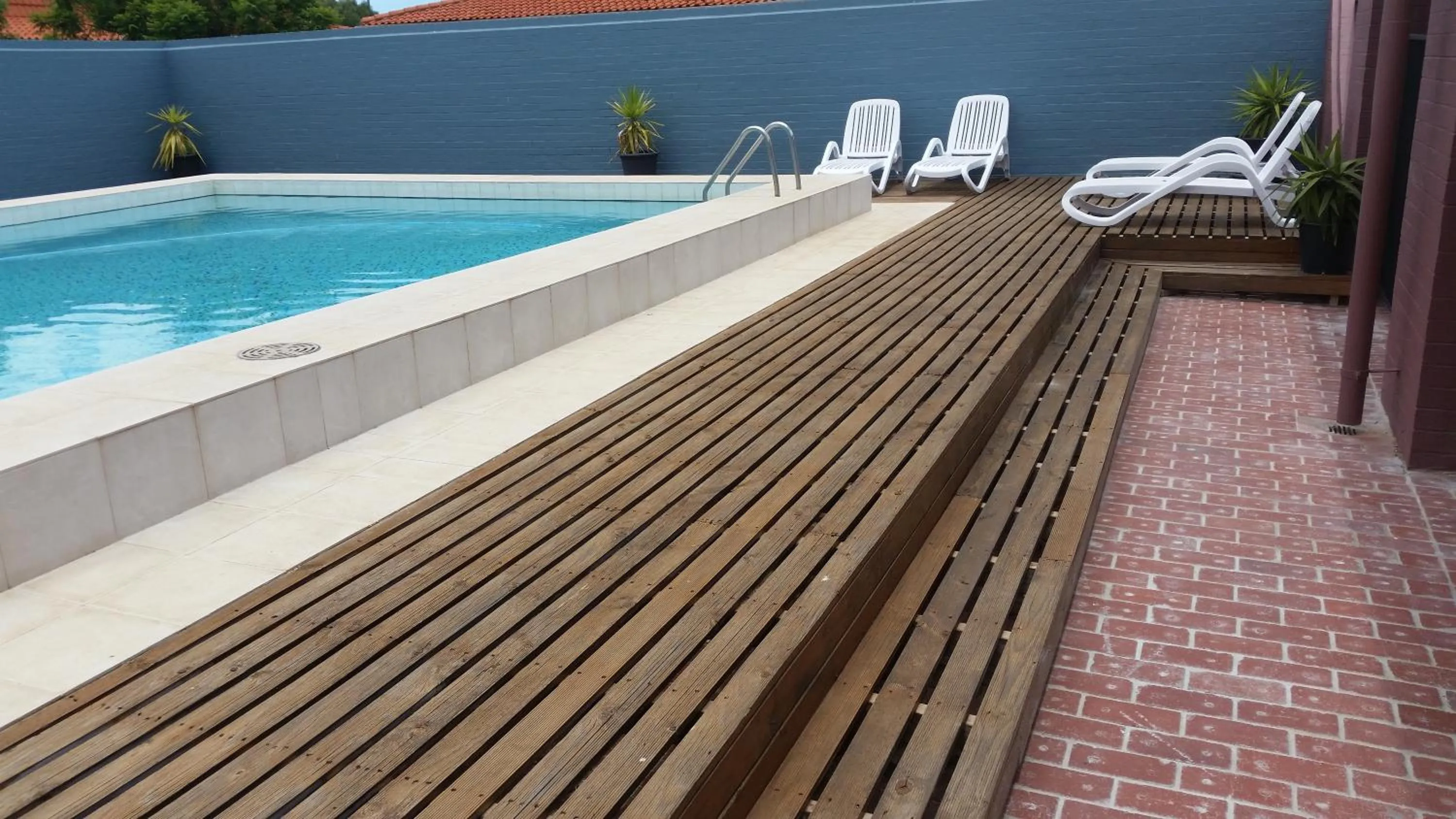 Swimming pool in Dongara Hotel Motel