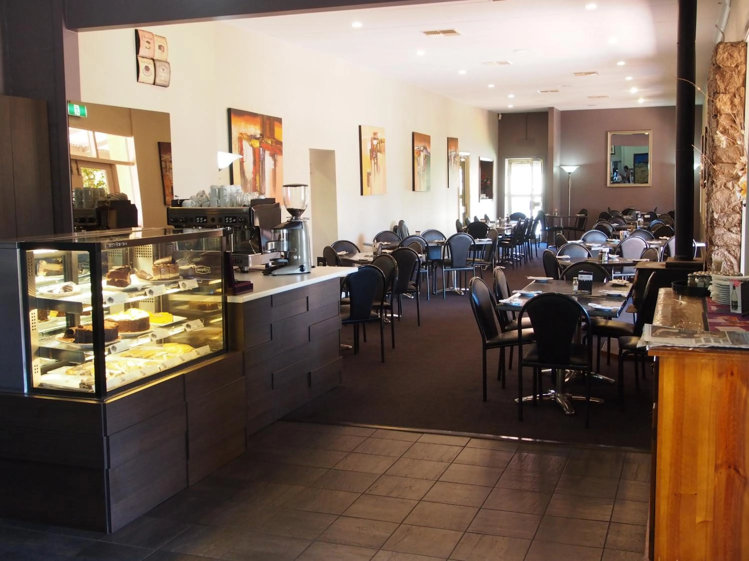 Restaurant/places to eat in Dongara Hotel Motel