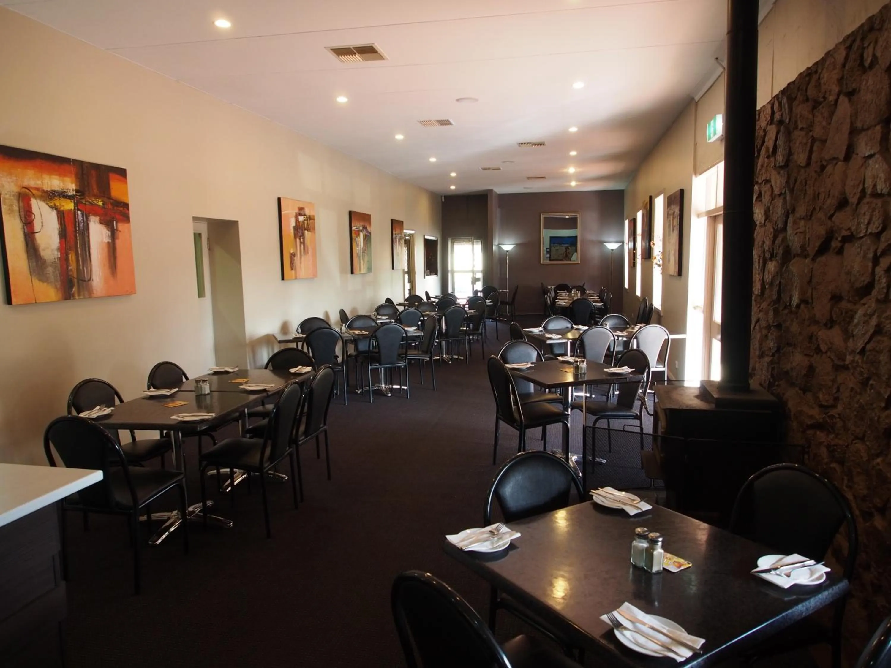 Restaurant/places to eat in Dongara Hotel Motel