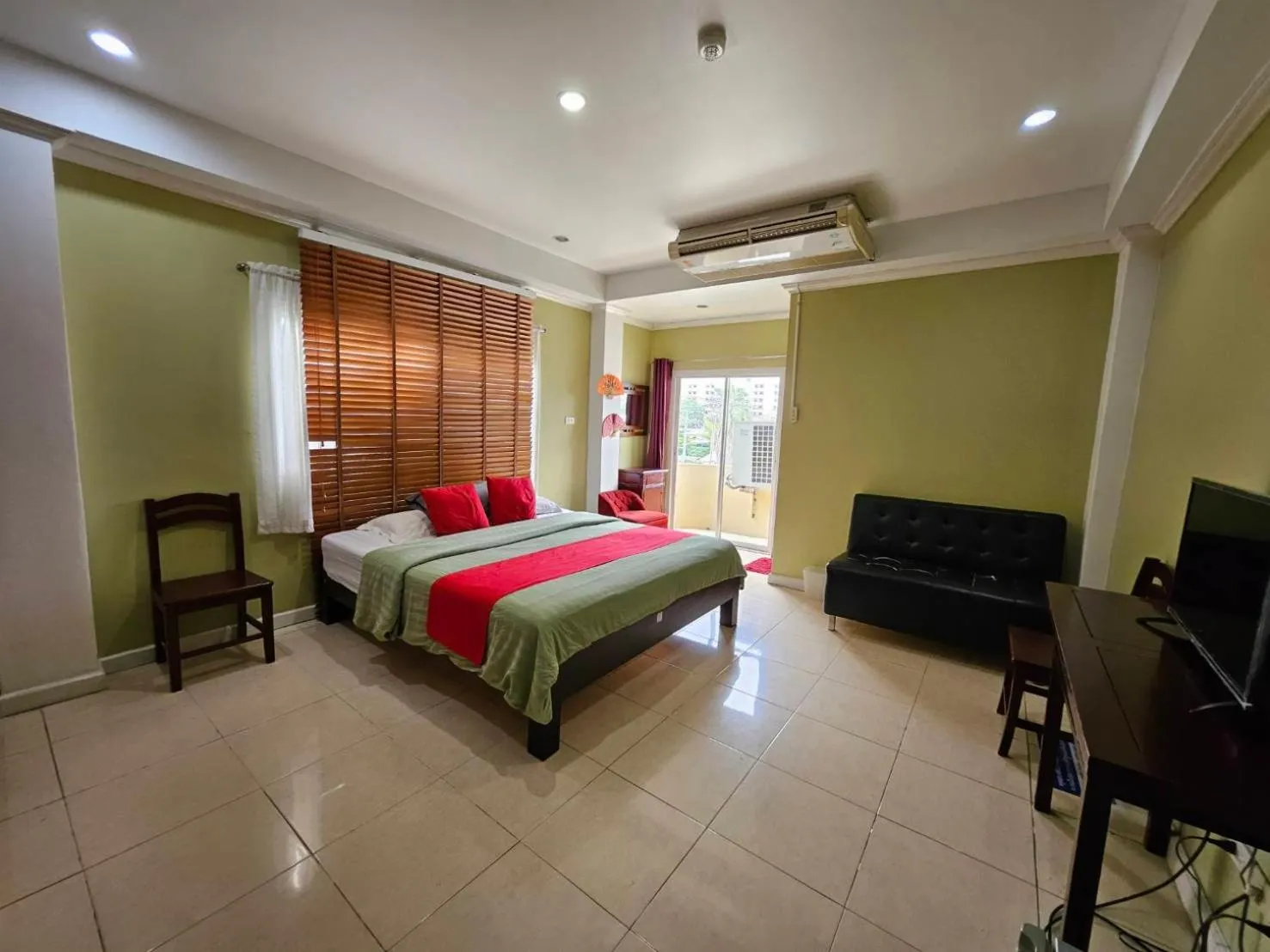 Bed in Royal Pimand Hotel