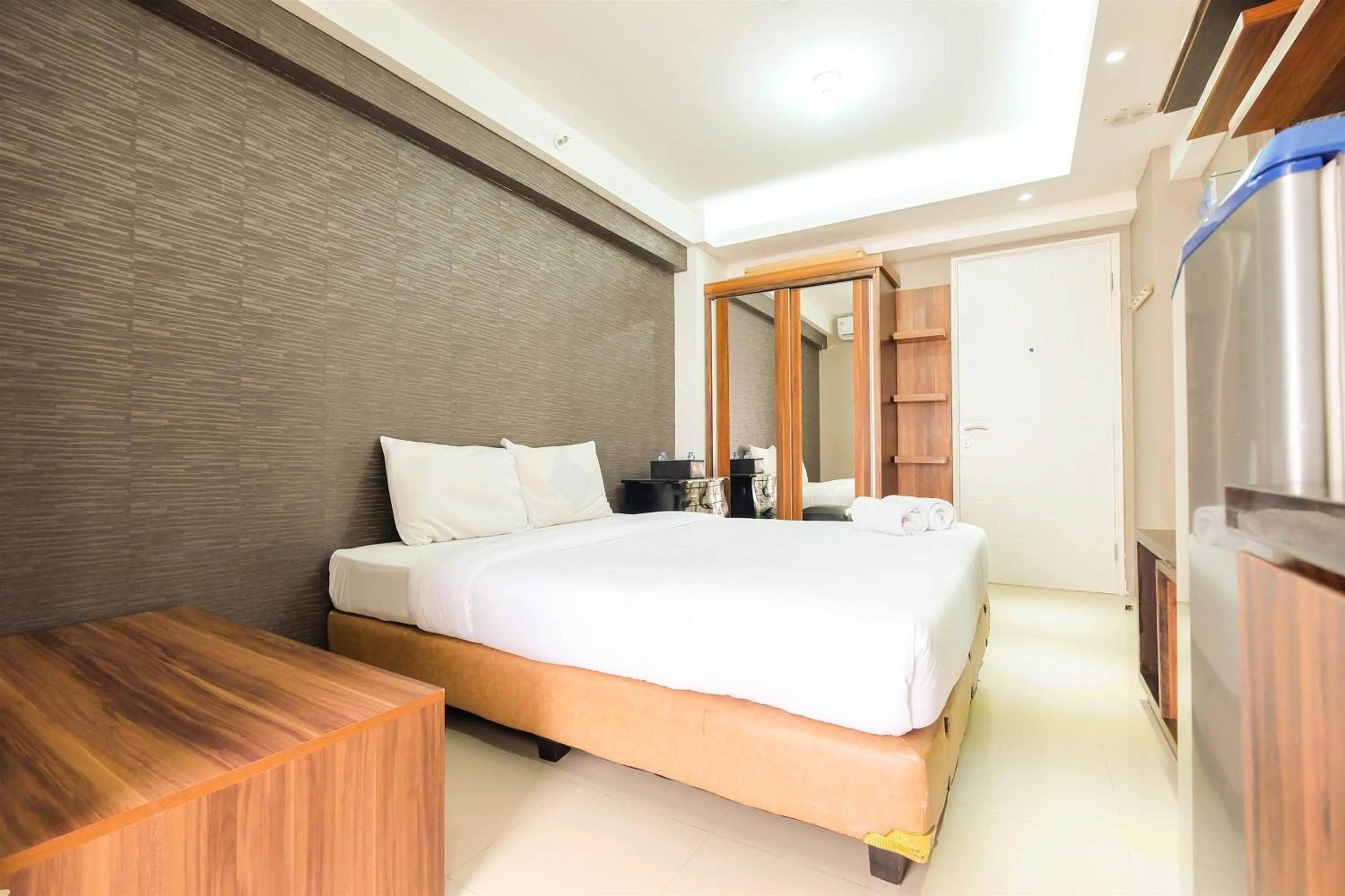 Property building, Bed in Simple Studio Bassura City Apartment By Travelio