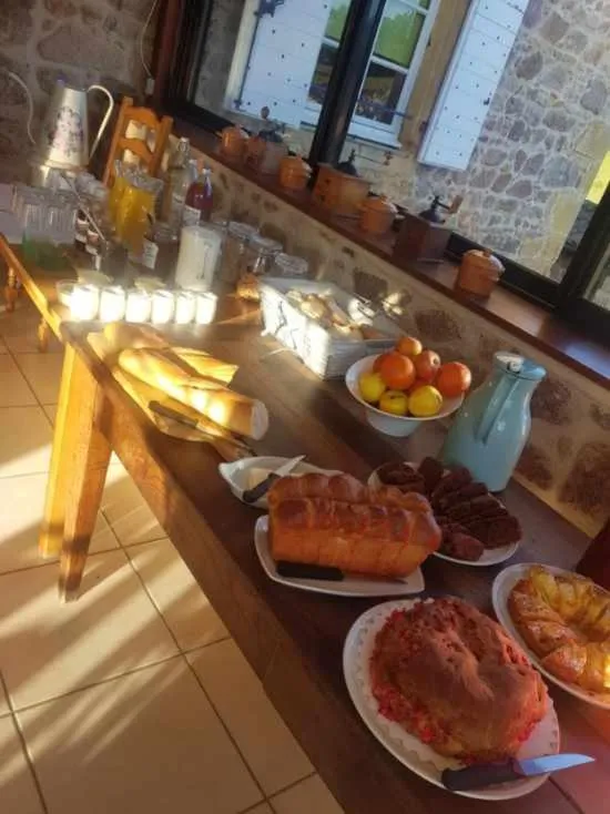 Buffet breakfast in DOMAINE DE LA RESERVE