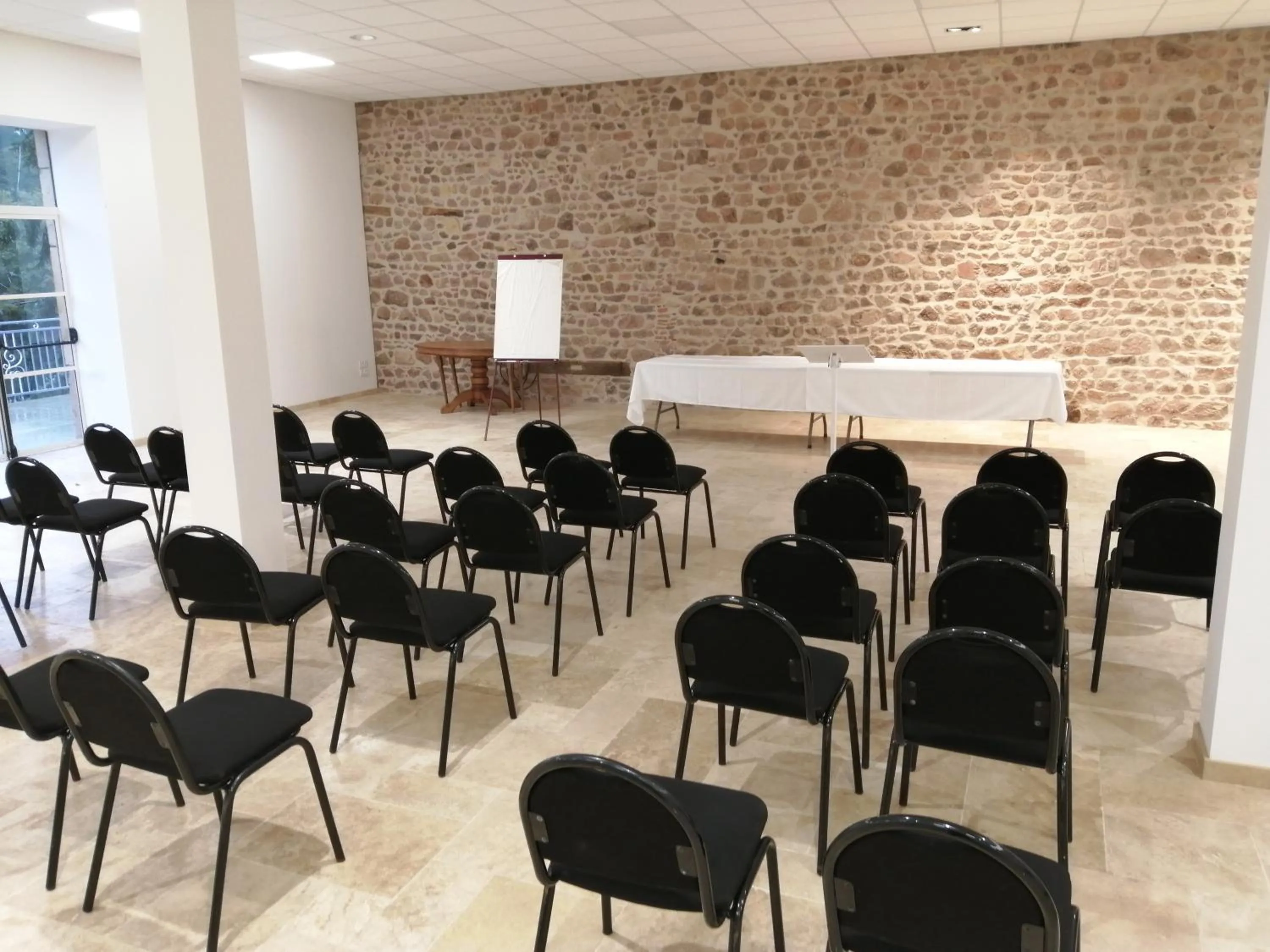 Business facilities in DOMAINE DE LA RESERVE