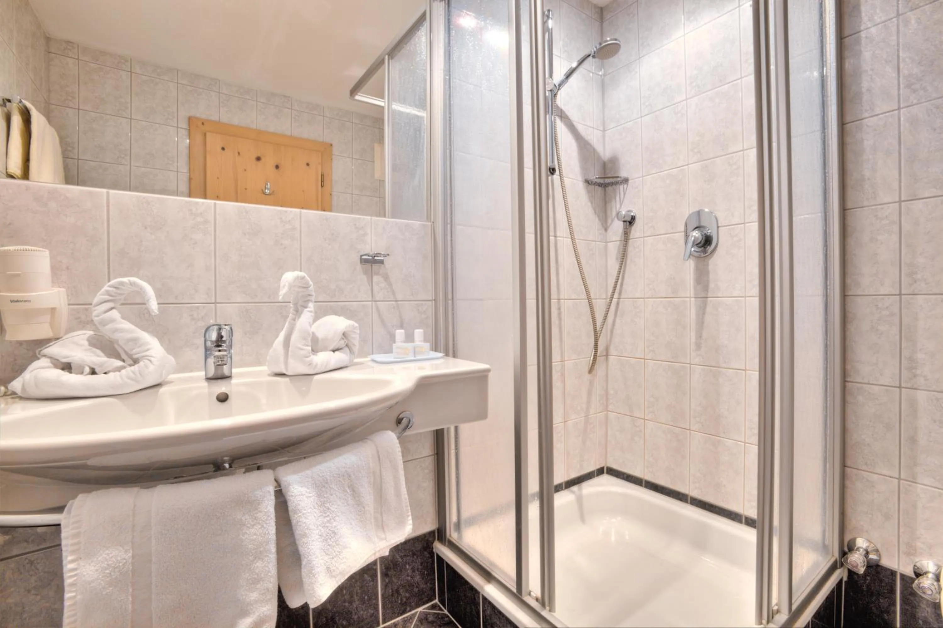 Bathroom in Bergsporthotel Antonie