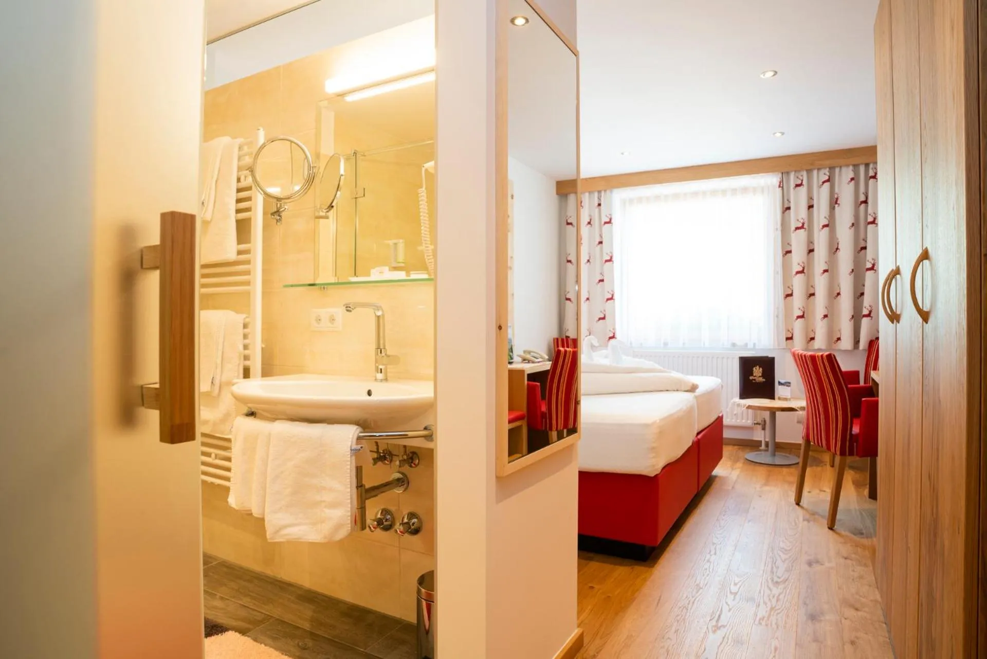 Photo of the whole room, Bed in Bergsporthotel Antonie