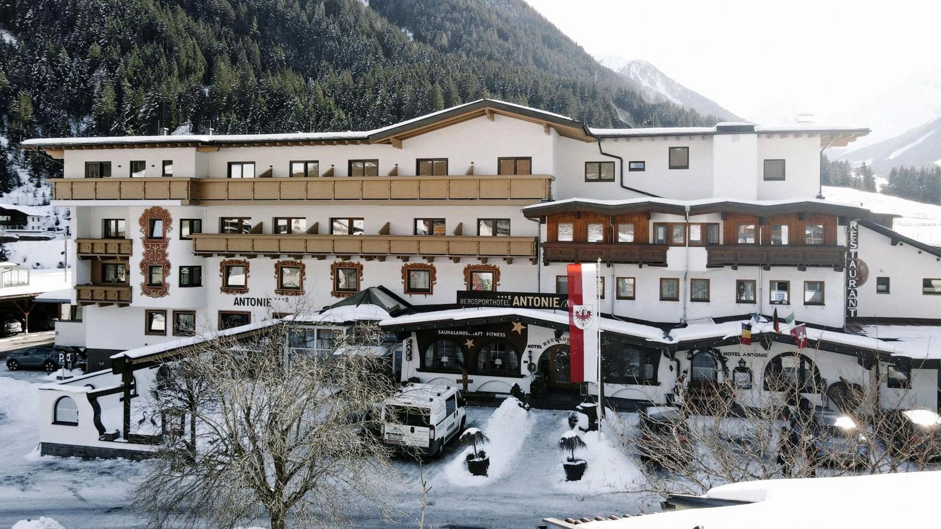 Property building in Bergsporthotel Antonie
